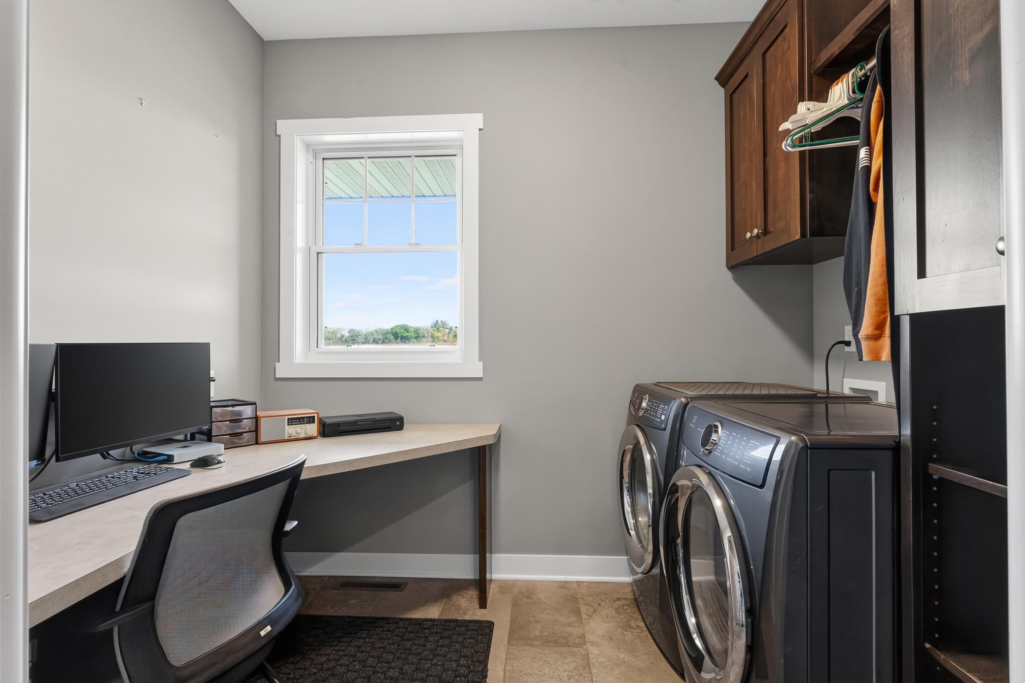 5490 College View Road E Property Photo 39