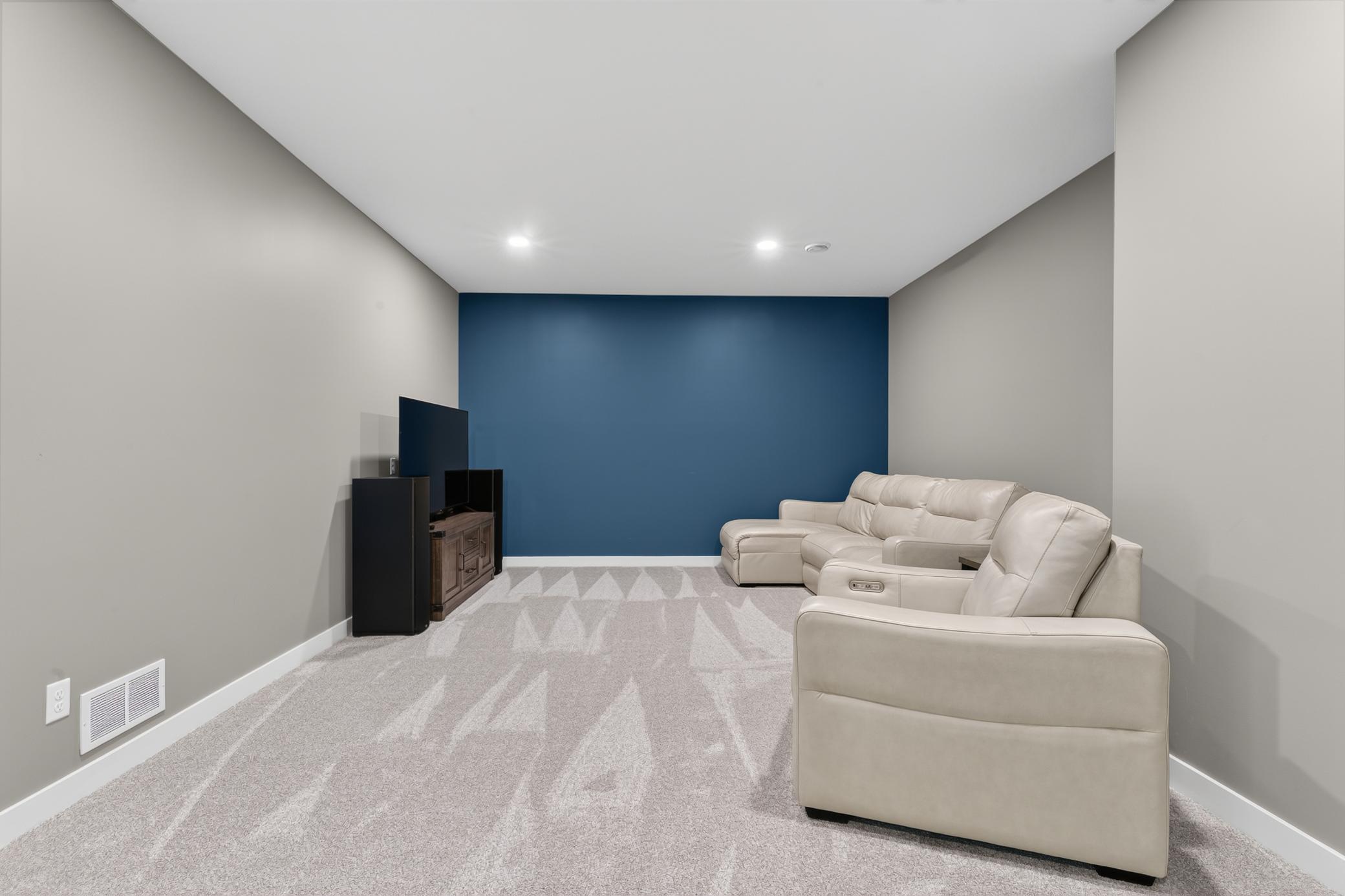 5490 College View Road E Property Photo 42