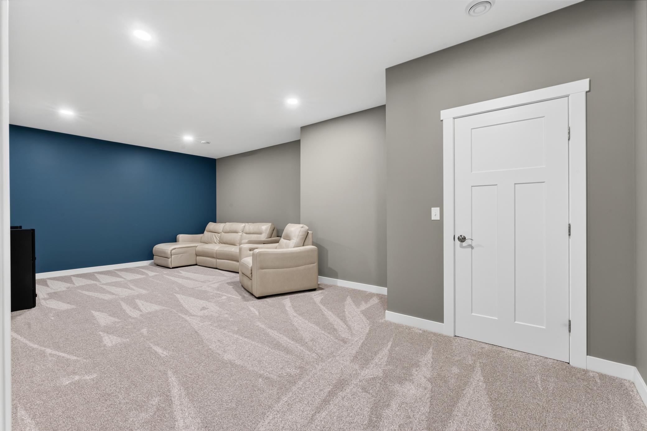 5490 College View Road E Property Photo 43