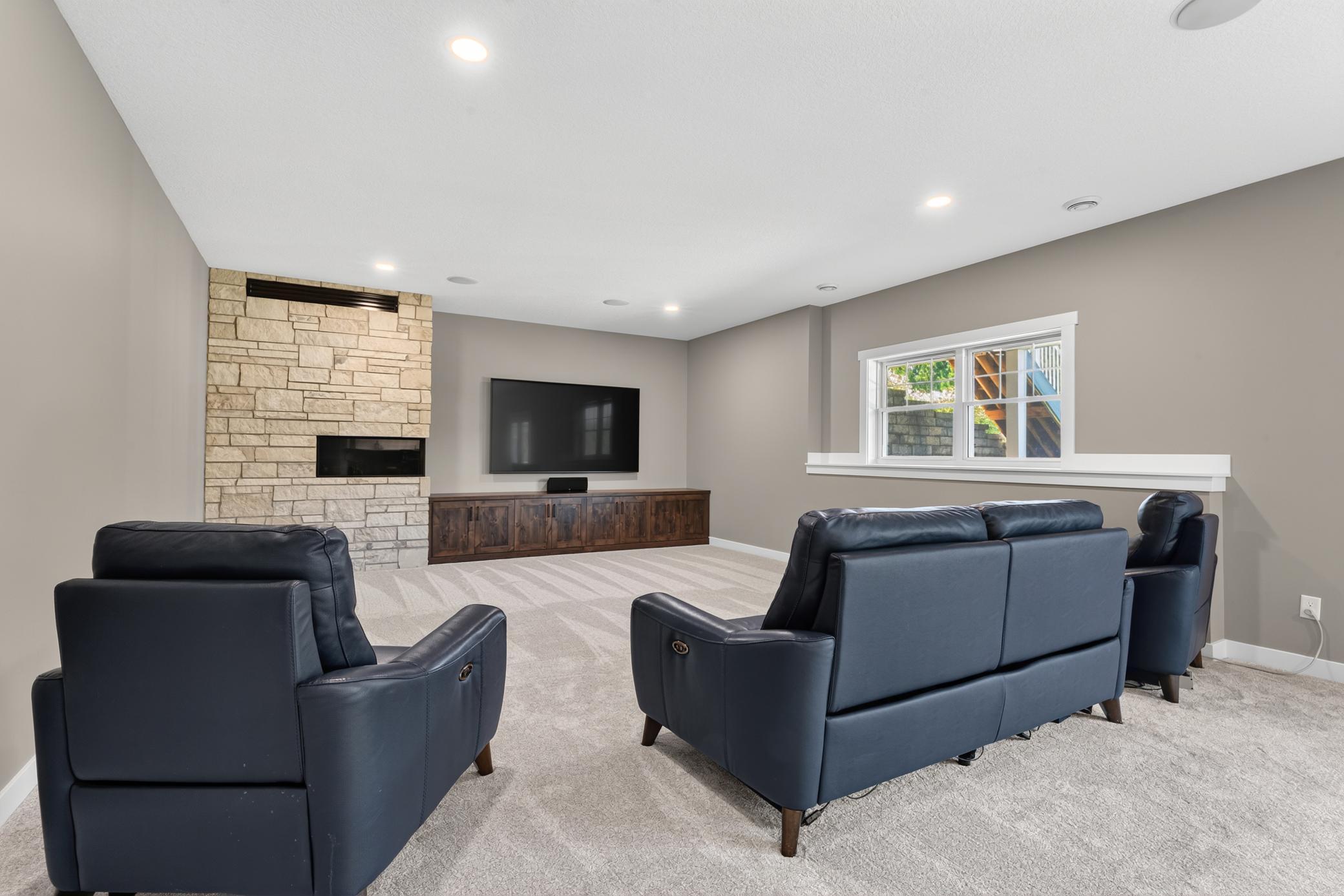 5490 College View Road E Property Photo 47