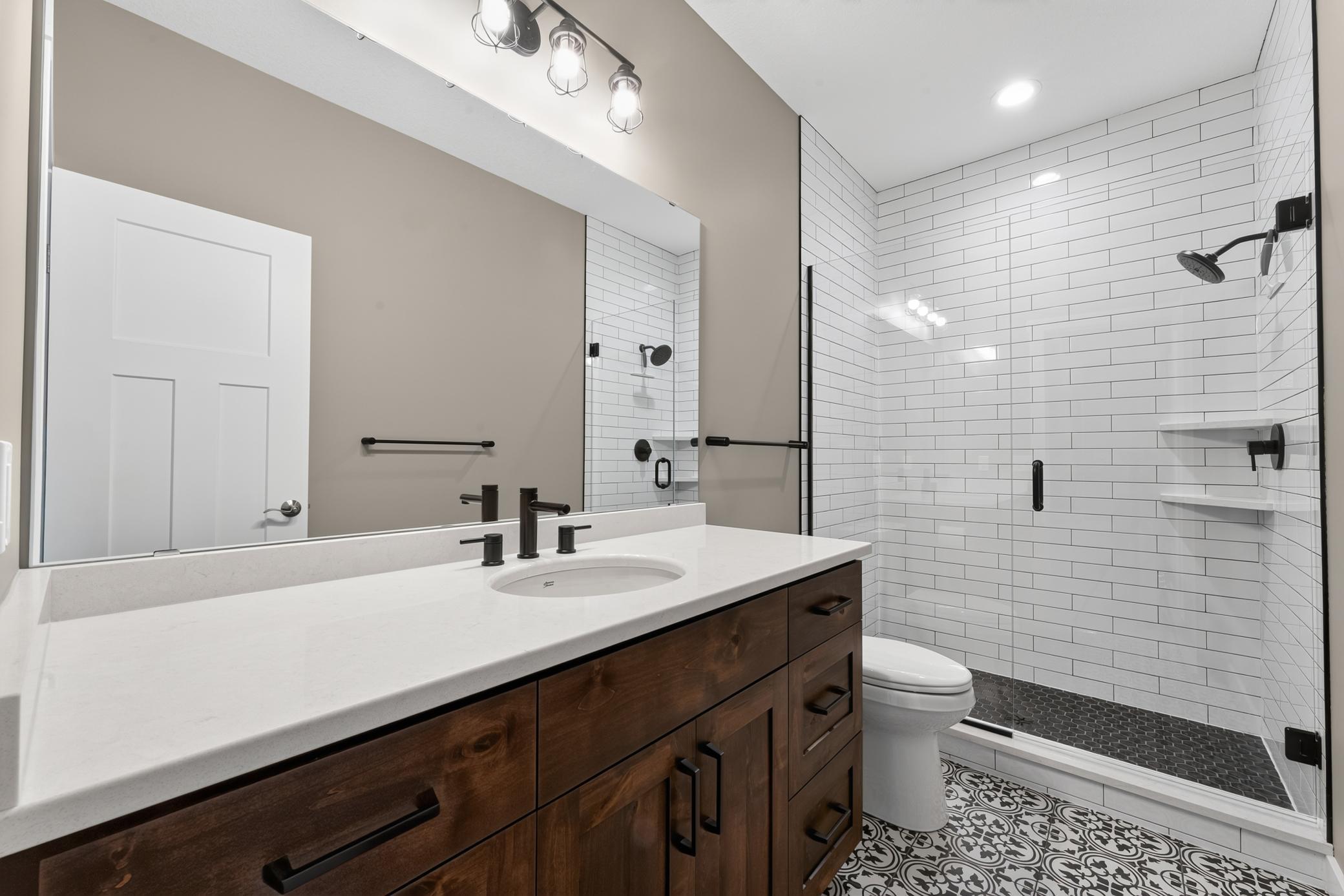 5490 College View Road E Property Photo 48