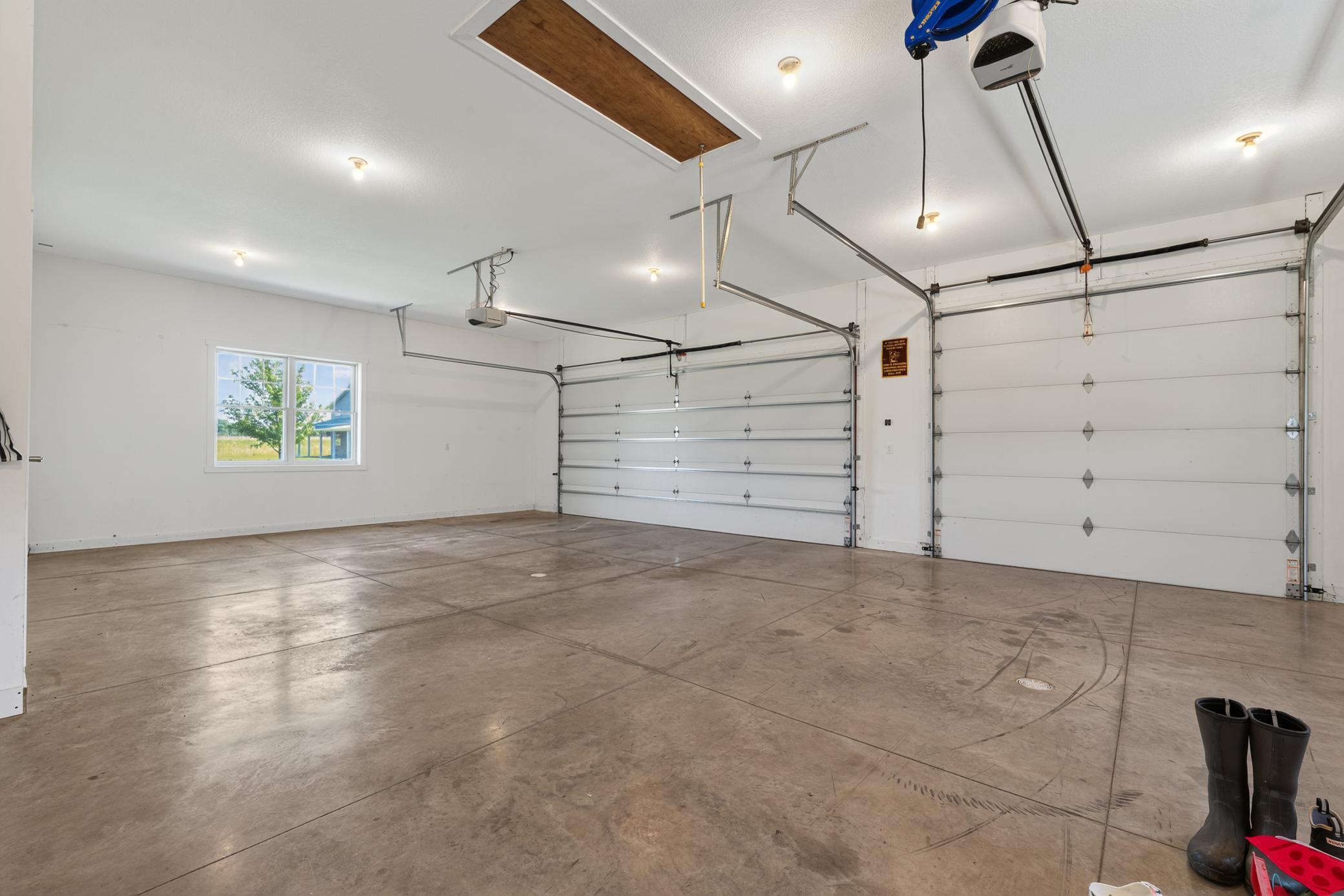 5490 College View Road E Property Photo 49