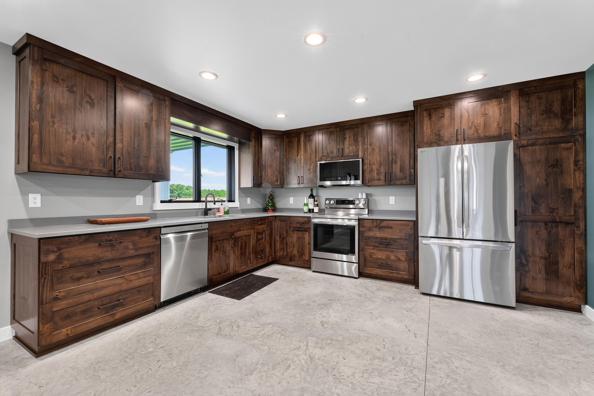 5490 College View Road E Property Photo 55