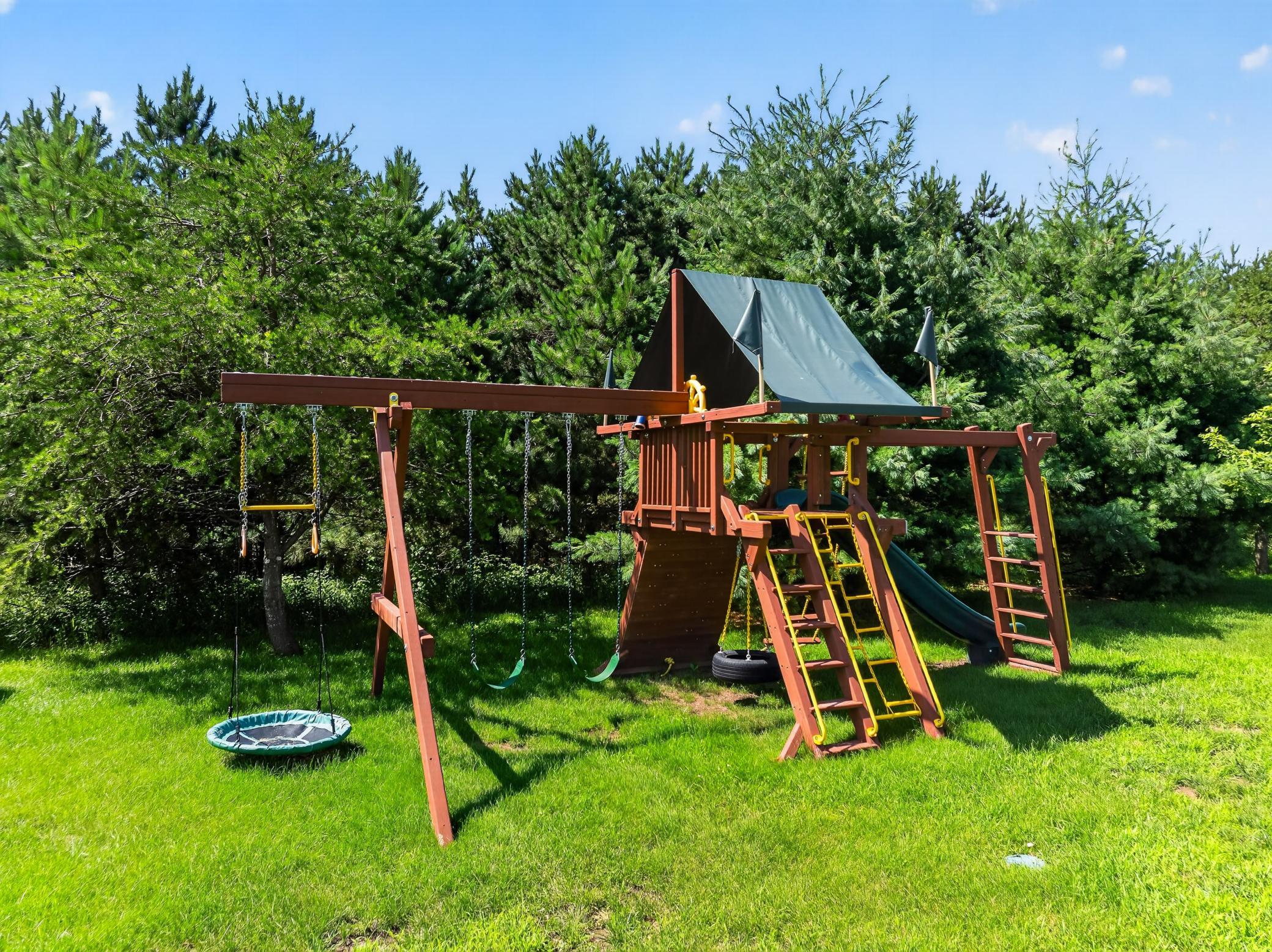 5490 College View Road E Property Photo 64