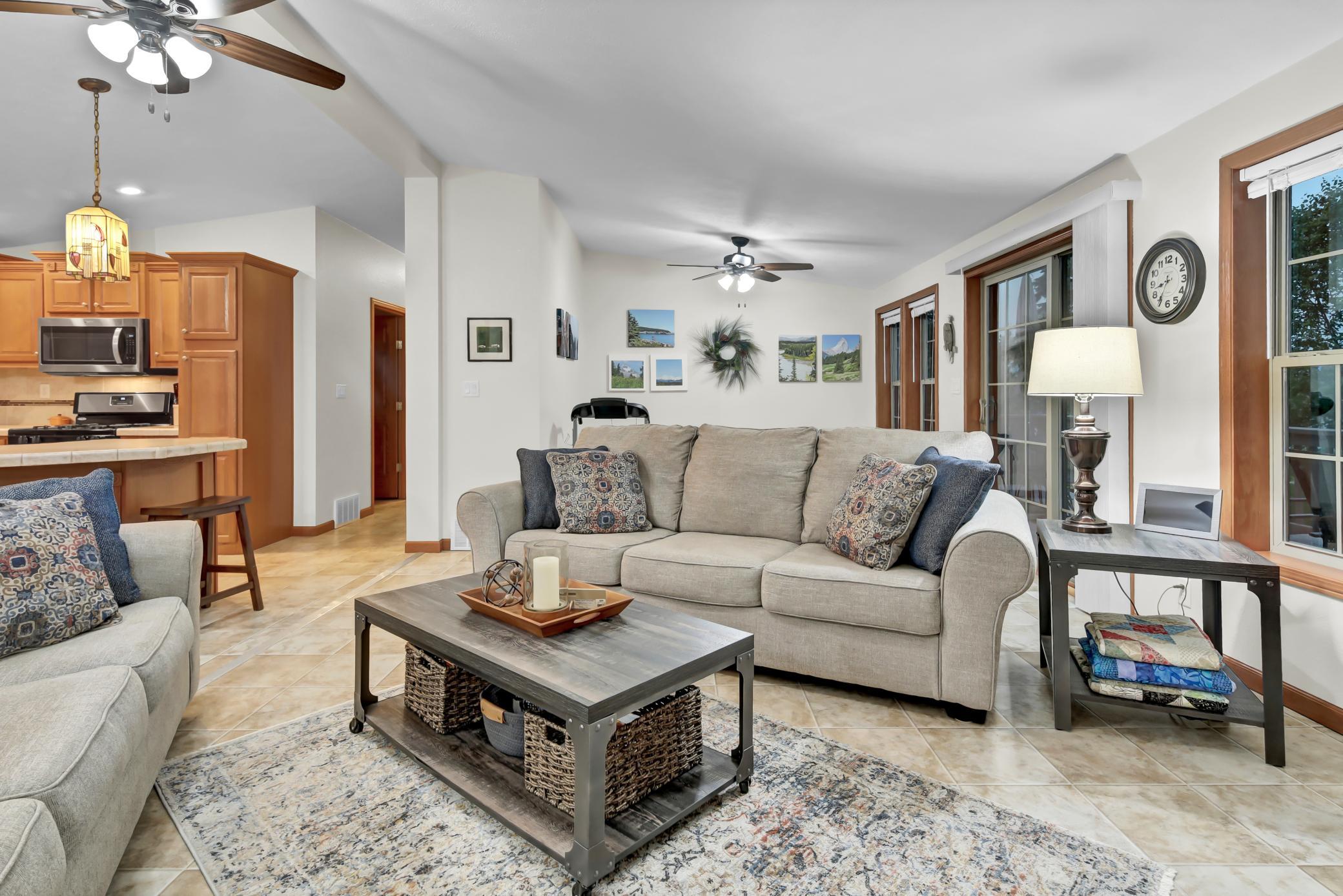 5042 White Gables Road Property Photo 4