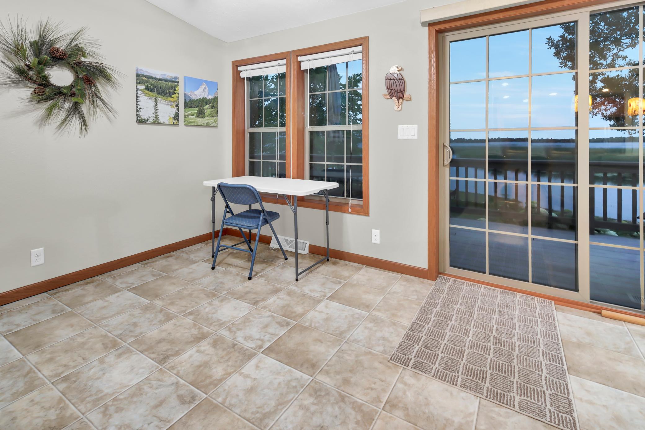 5042 White Gables Road Property Photo 6