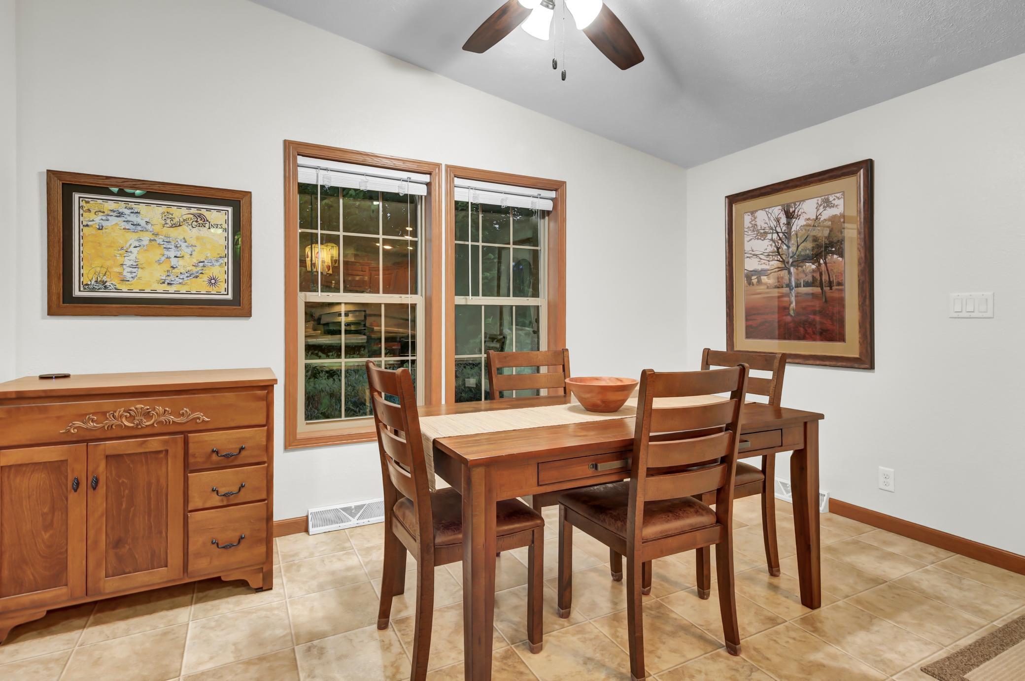 5042 White Gables Road Property Photo 8