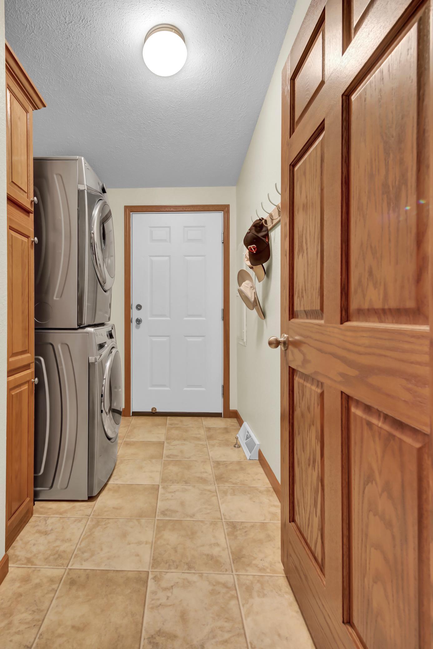 5042 White Gables Road Property Photo 14