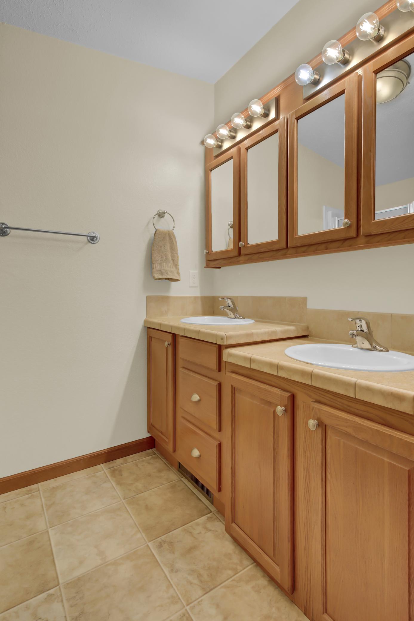 5042 White Gables Road Property Photo 25