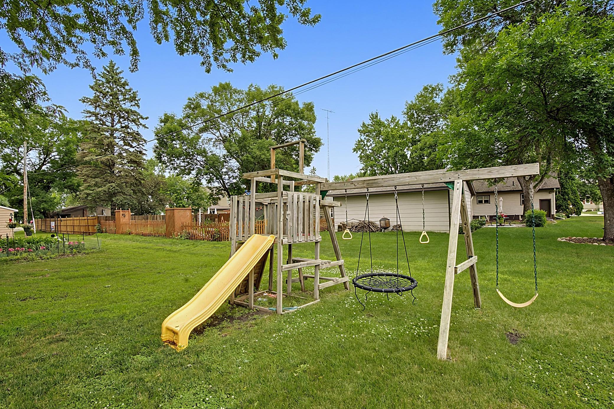 412 Red River Avenue S Property Photo 4