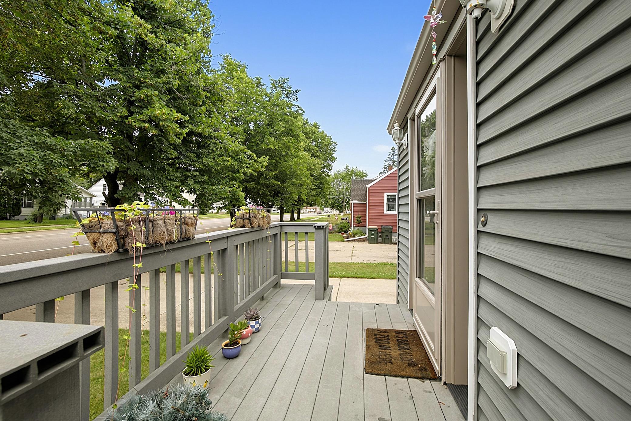 412 Red River Avenue S Property Photo 5