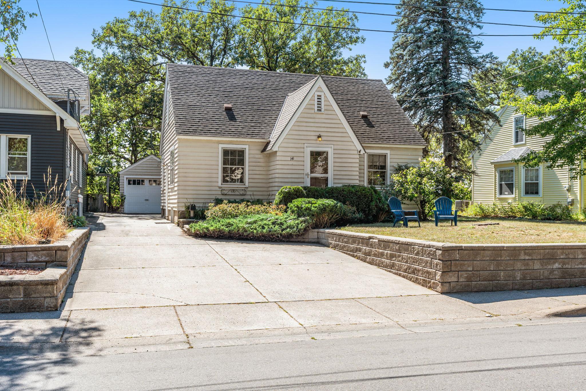 141 Riverside Drive Ne Property Photo 1