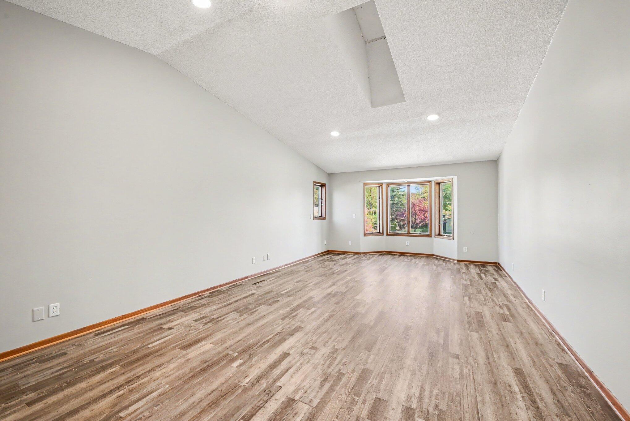 2000 Westview Drive Property Photo 14