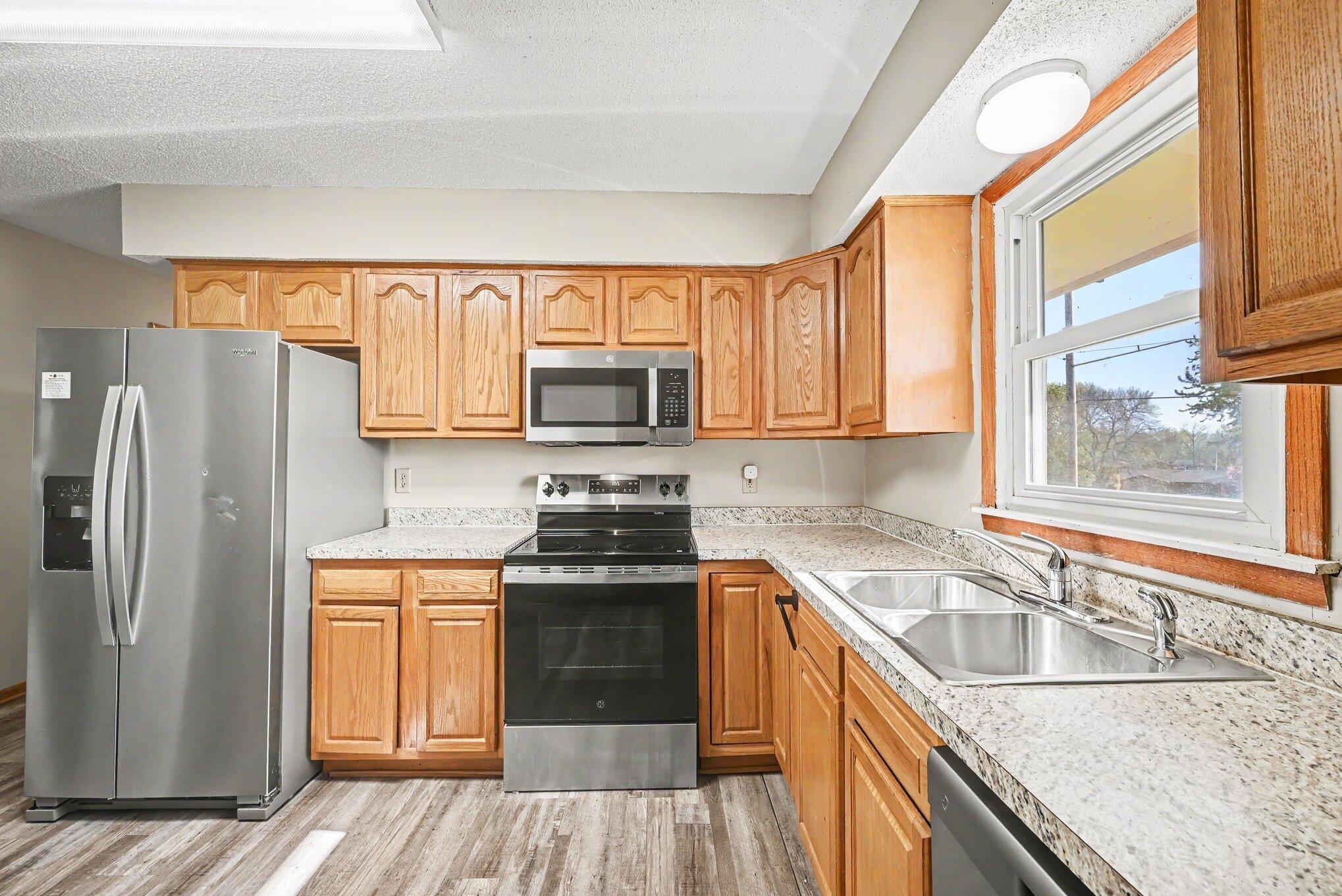 2000 Westview Drive Property Photo 18
