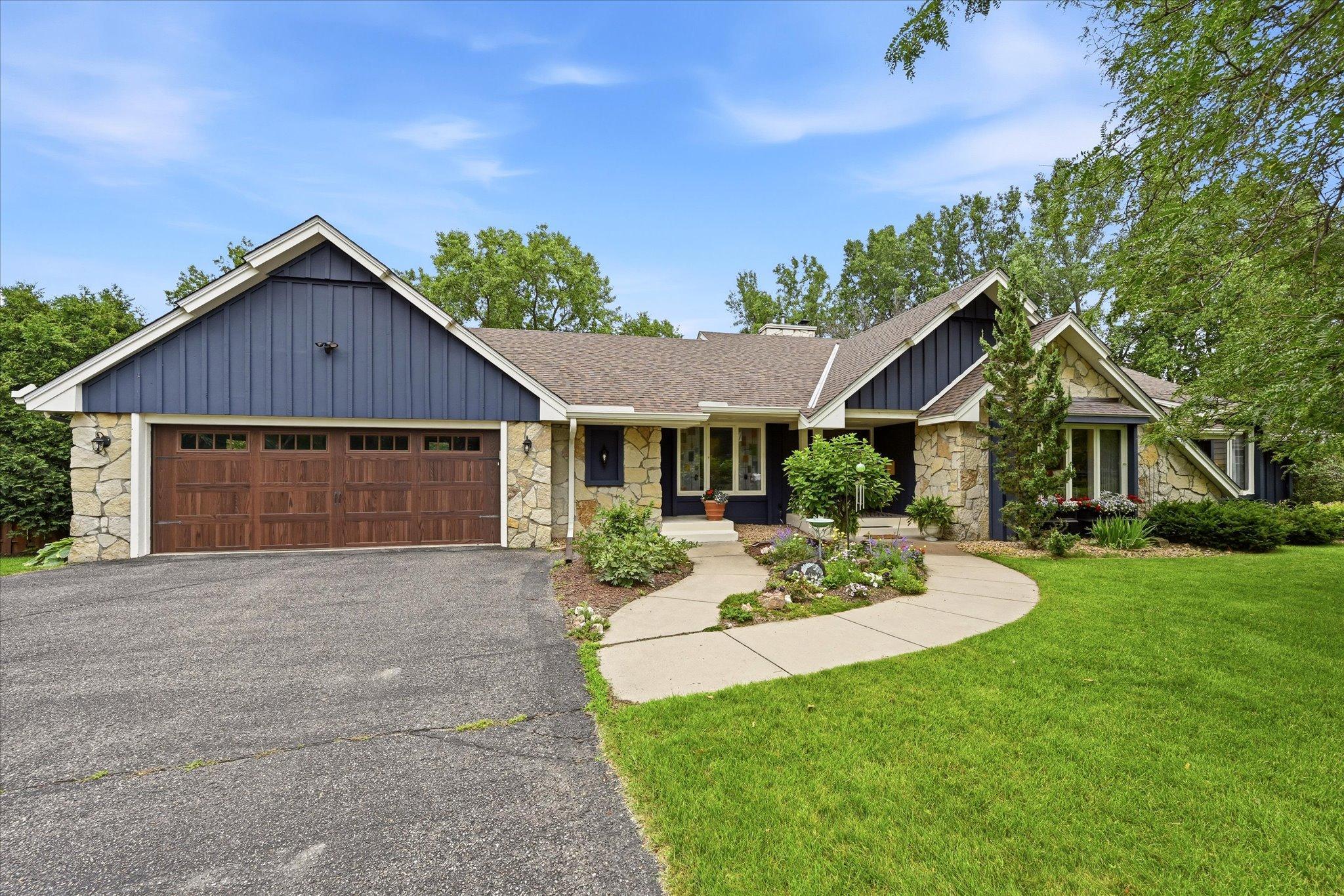 8913 S Minnehaha Circle Property Photo 1