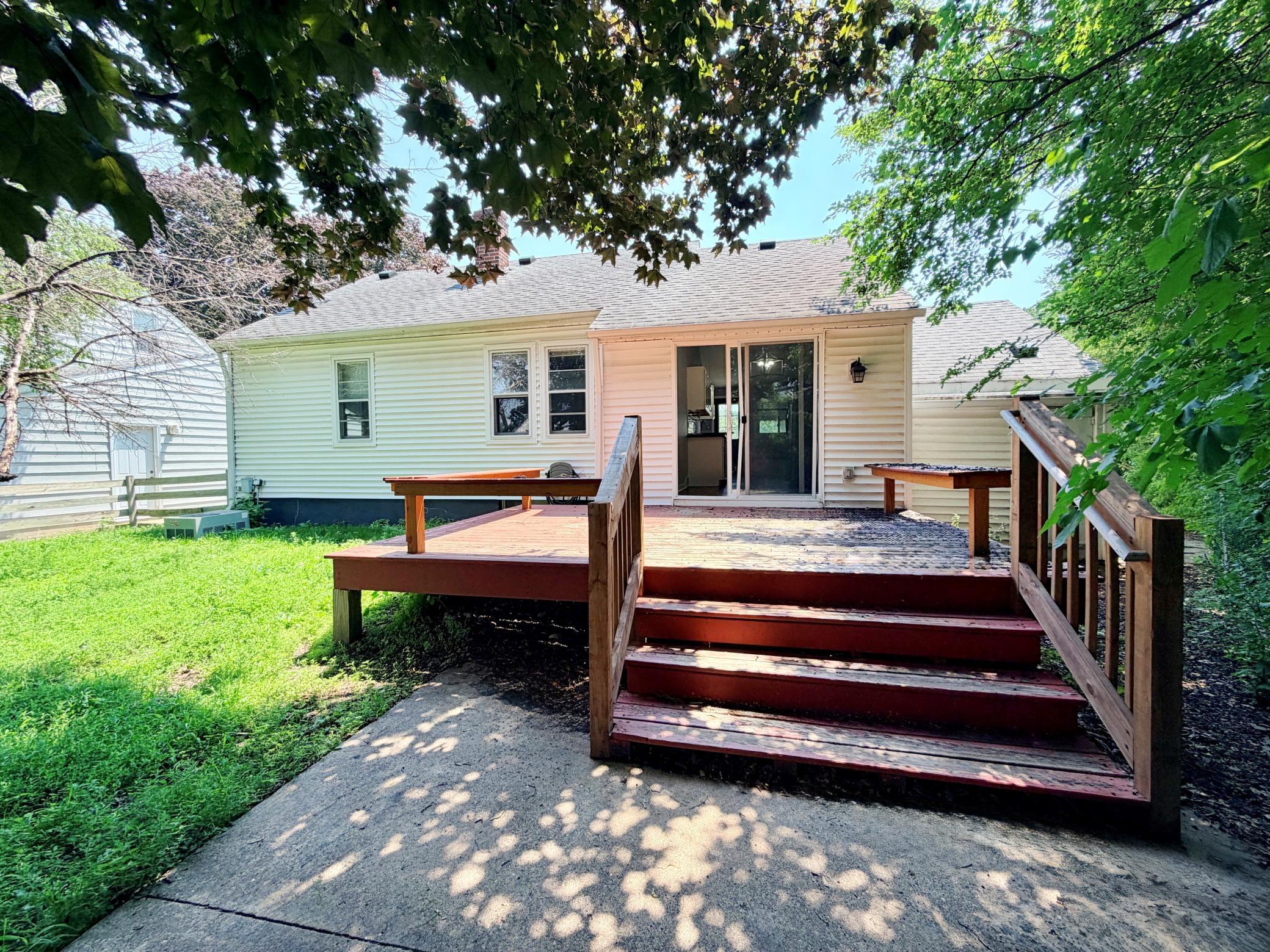 6716 Cedar Lake Road S Property Photo 10