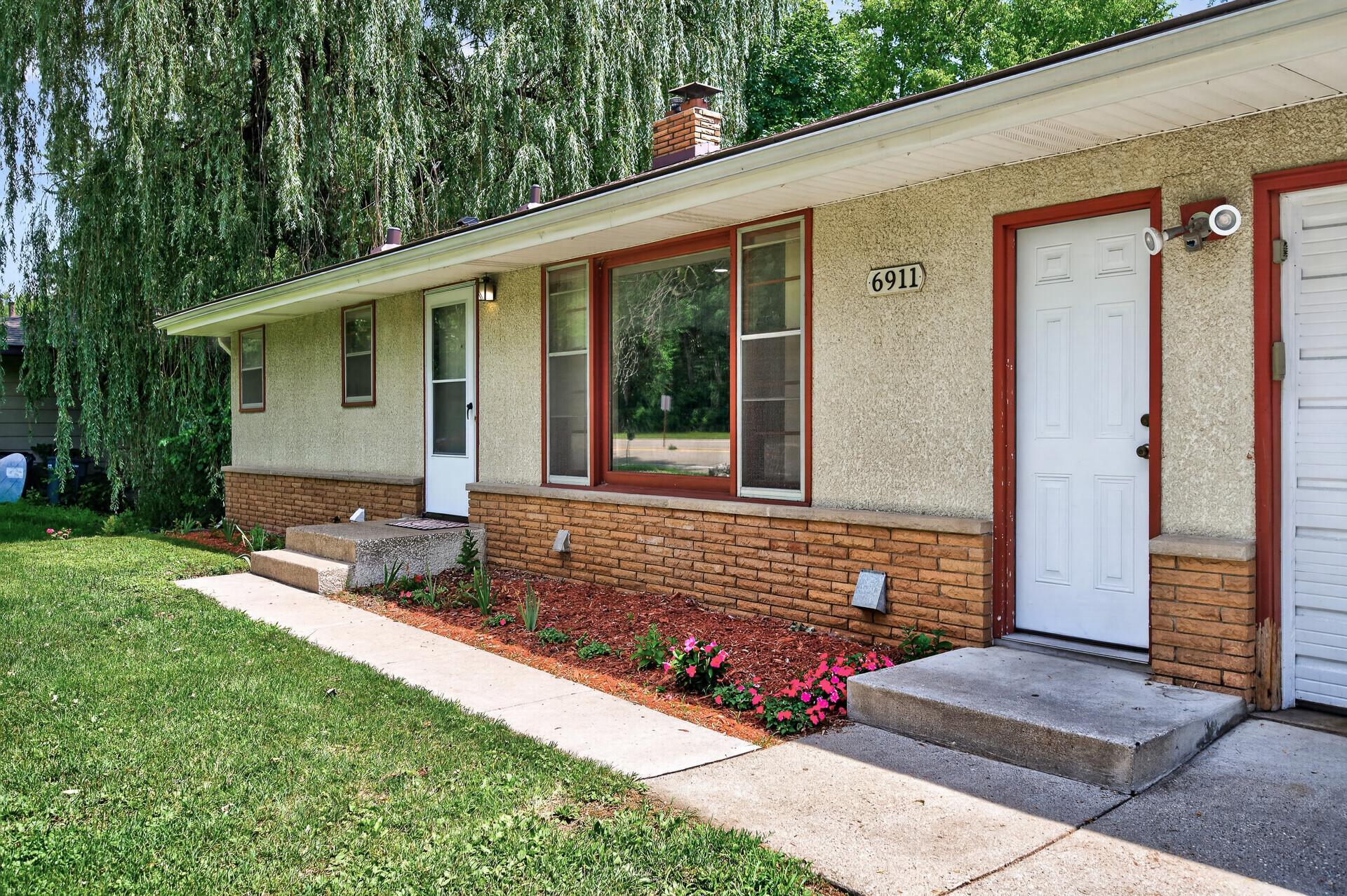 6911 E River Road Ne Property Photo 3