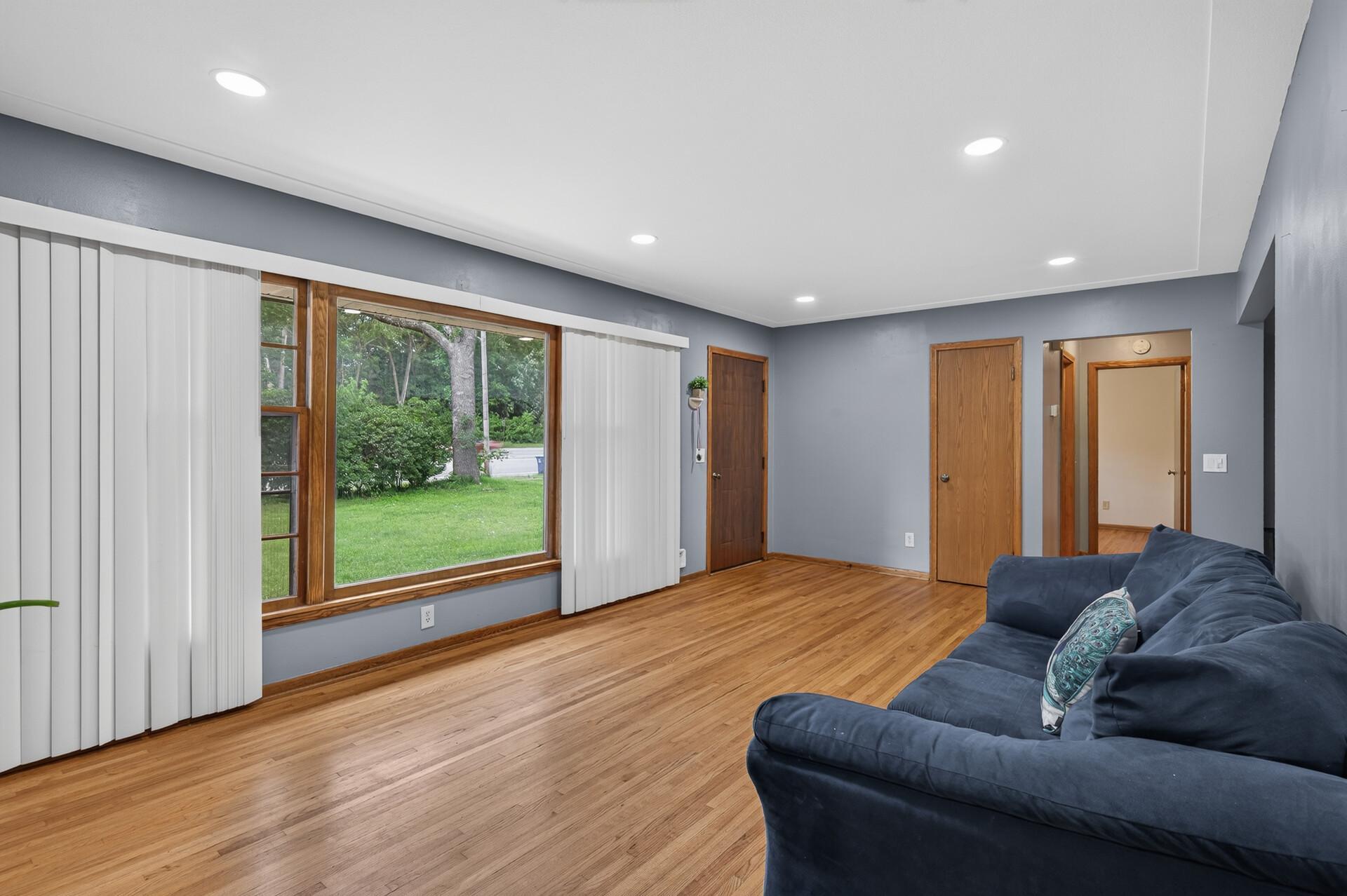 6911 E River Road Ne Property Photo 4