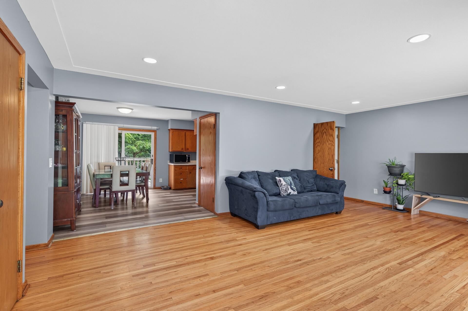 6911 E River Road Ne Property Photo 5