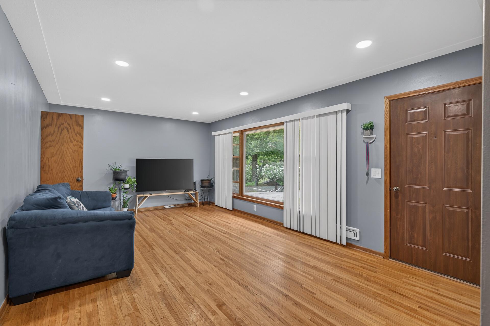 6911 E River Road Ne Property Photo 6