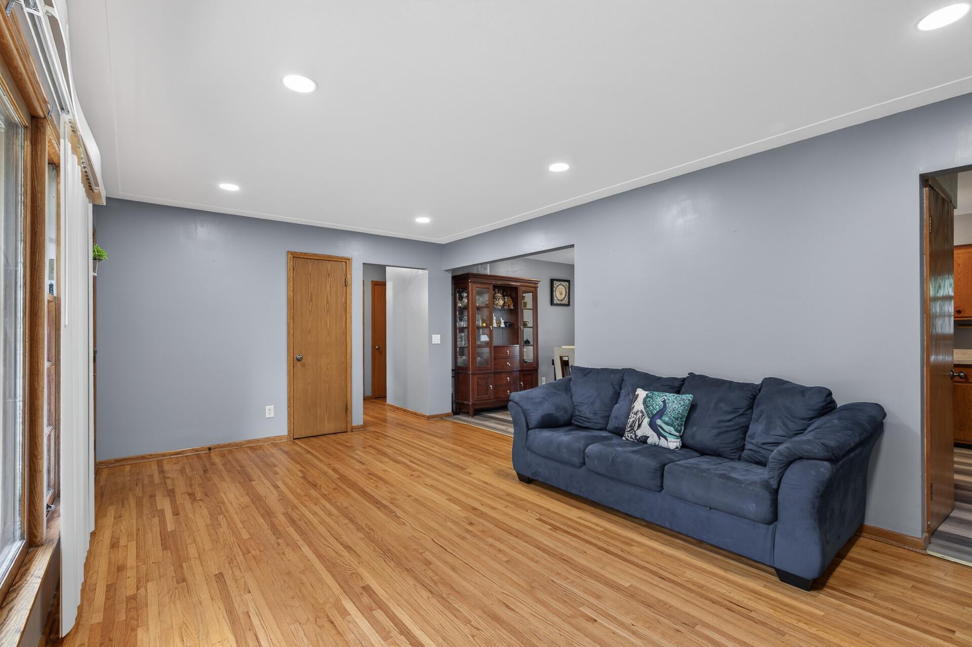 6911 E River Road Ne Property Photo 7