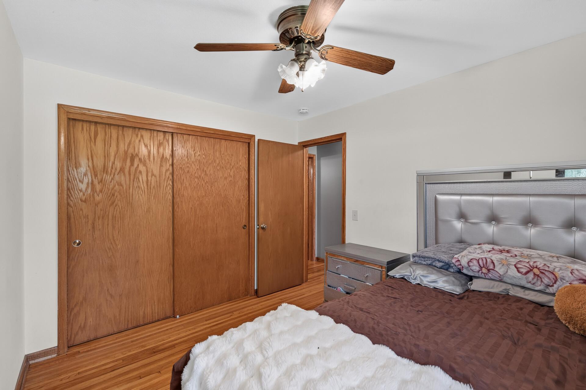 6911 E River Road Ne Property Photo 14
