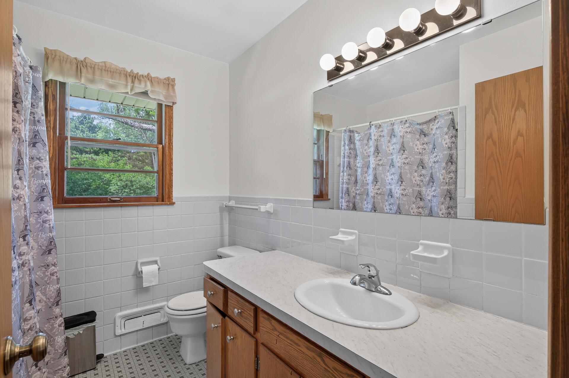 6911 E River Road Ne Property Photo 15
