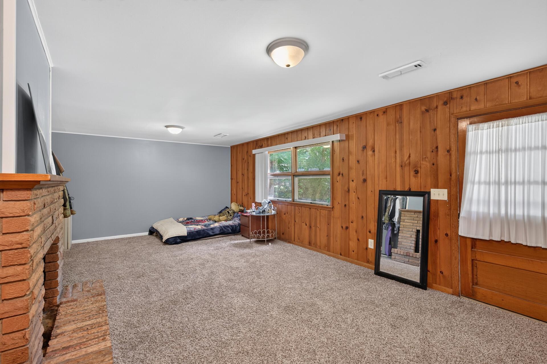 6911 E River Road Ne Property Photo 16