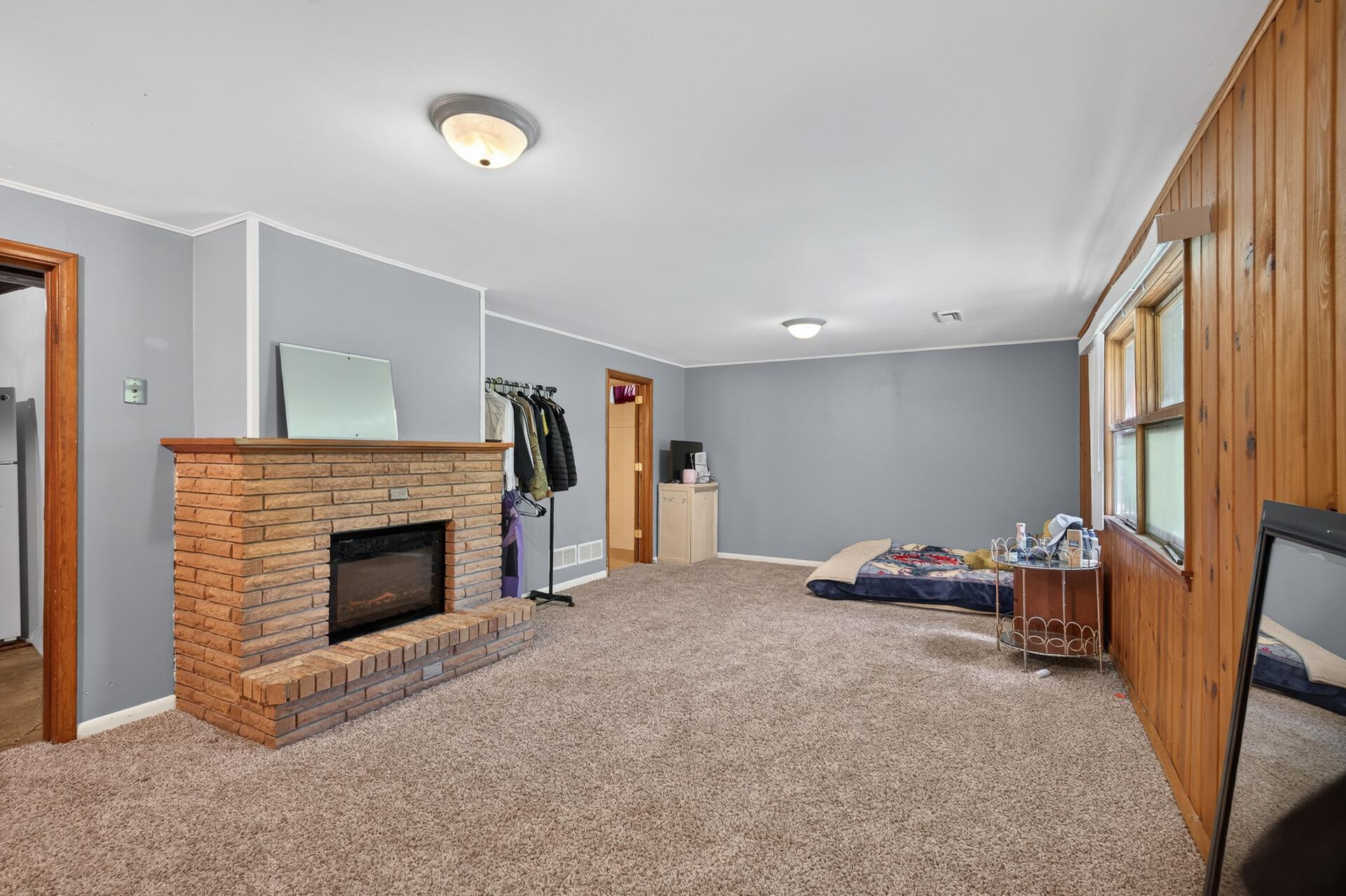 6911 E River Road Ne Property Photo 17