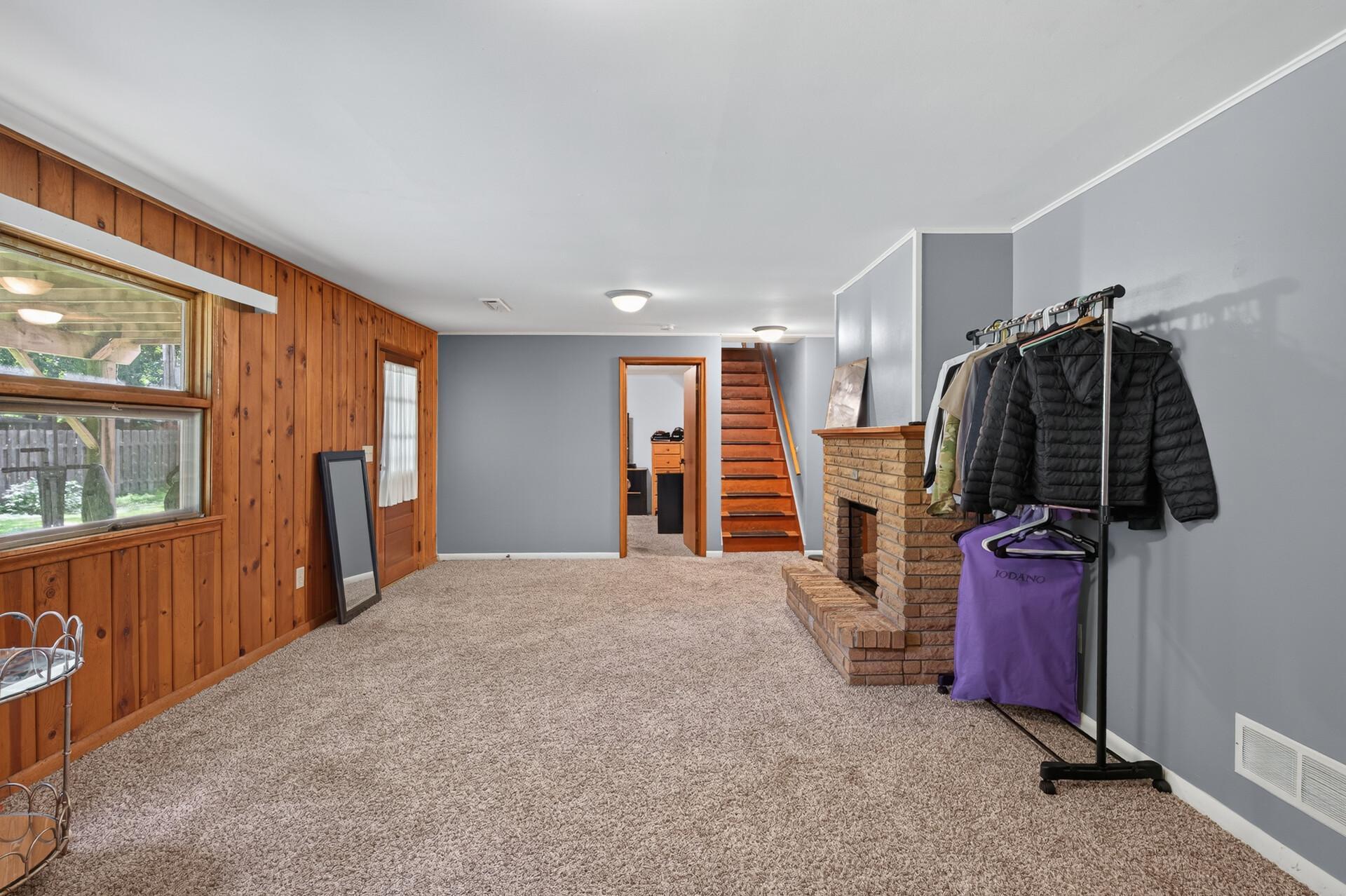 6911 E River Road Ne Property Photo 18