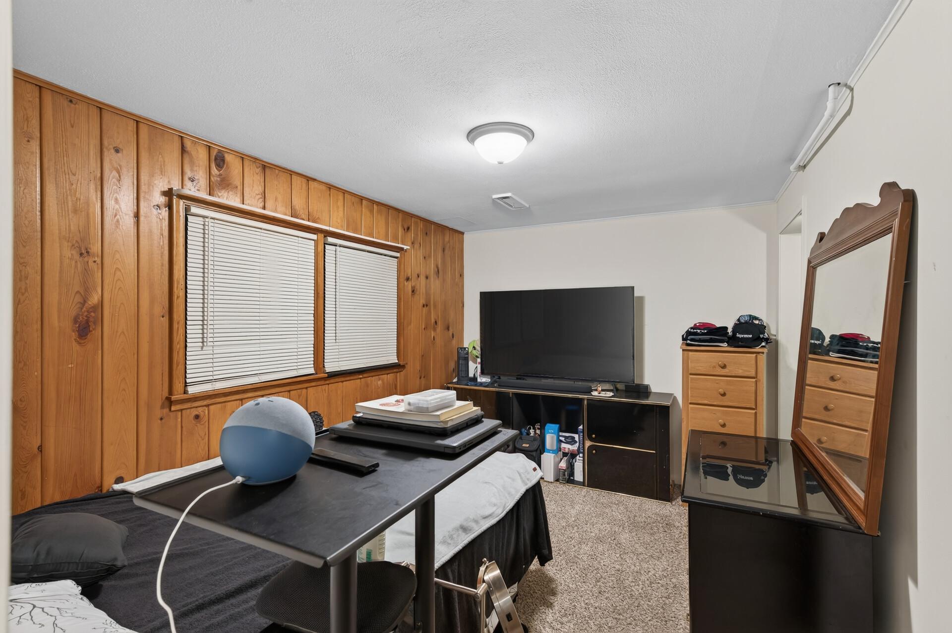 6911 E River Road Ne Property Photo 19