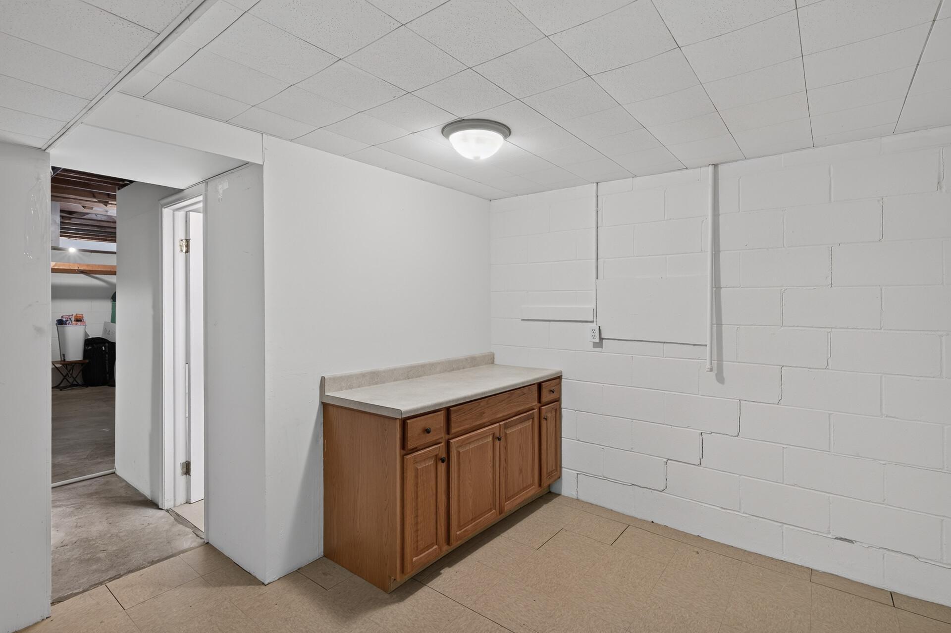 6911 E River Road Ne Property Photo 20
