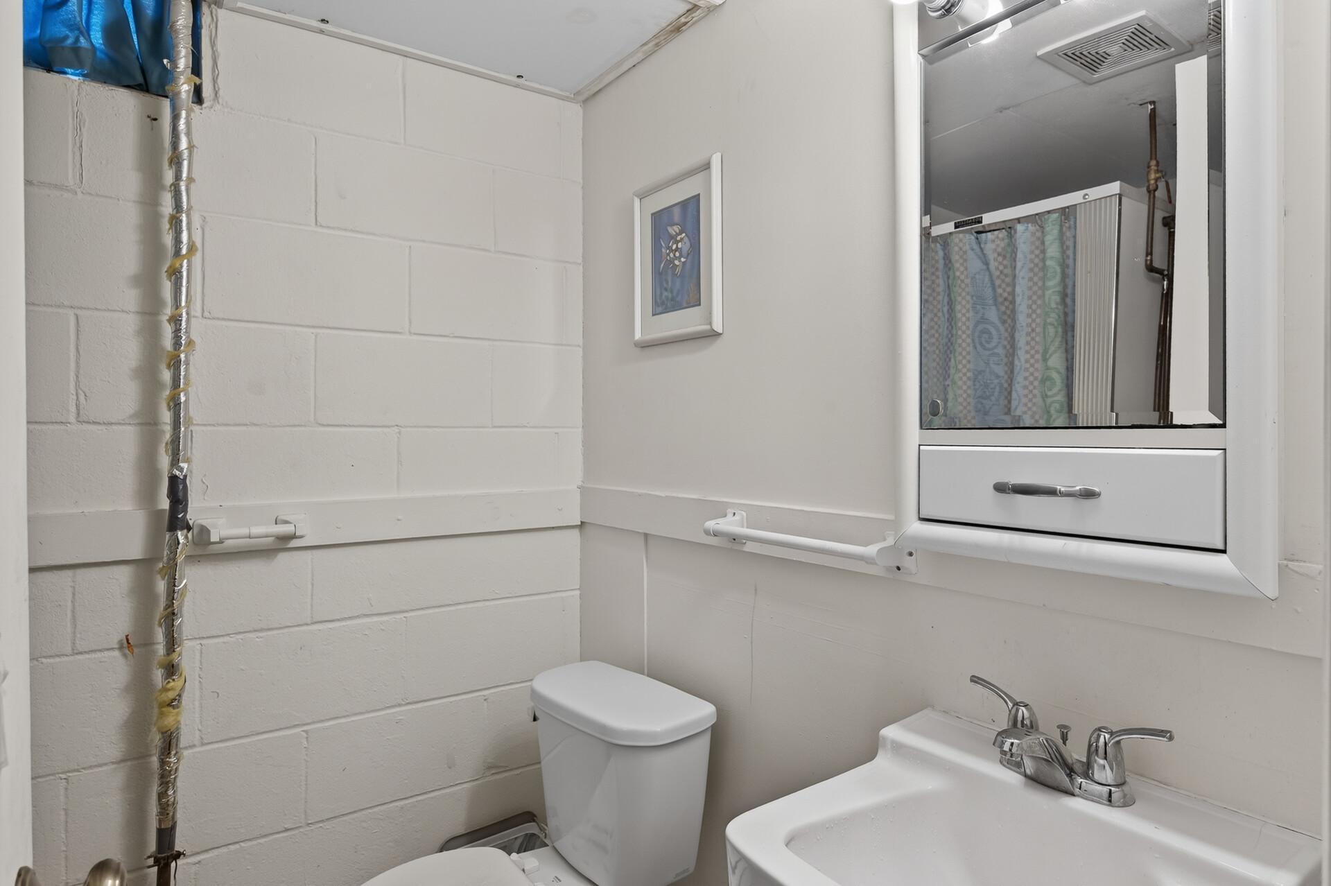 6911 E River Road Ne Property Photo 21