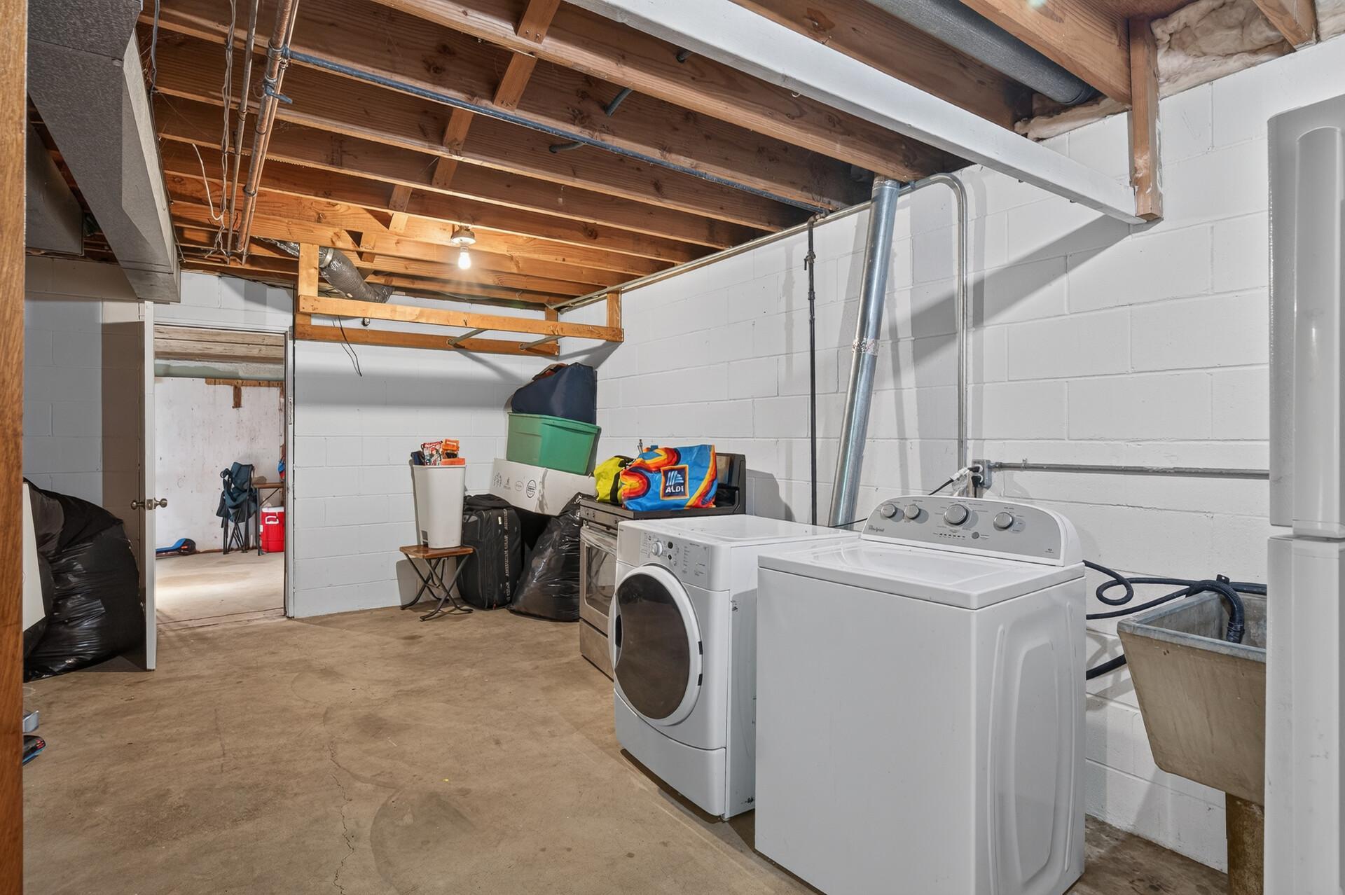 6911 E River Road Ne Property Photo 22