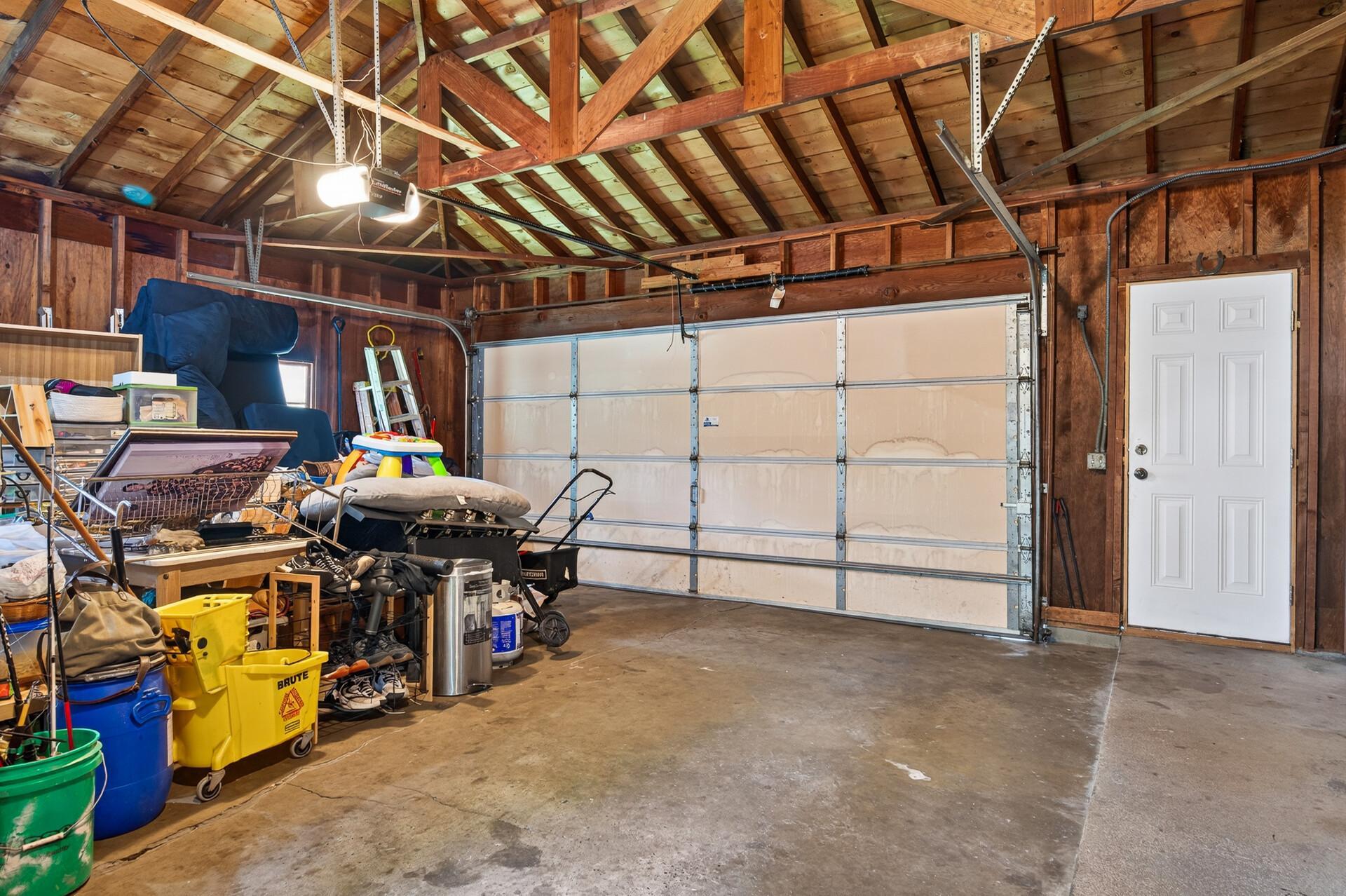 6911 E River Road Ne Property Photo 23