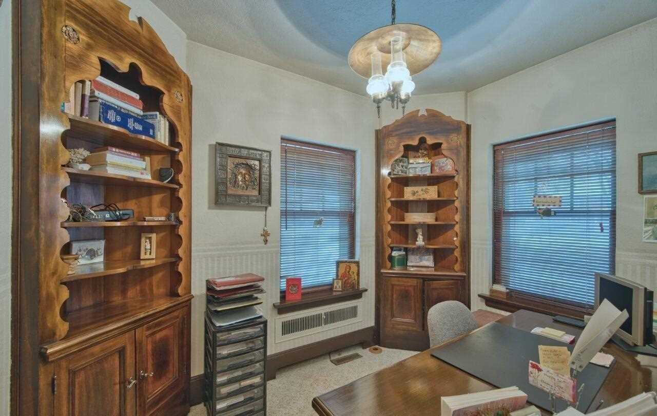 1001 E Howard Street Property Photo 12