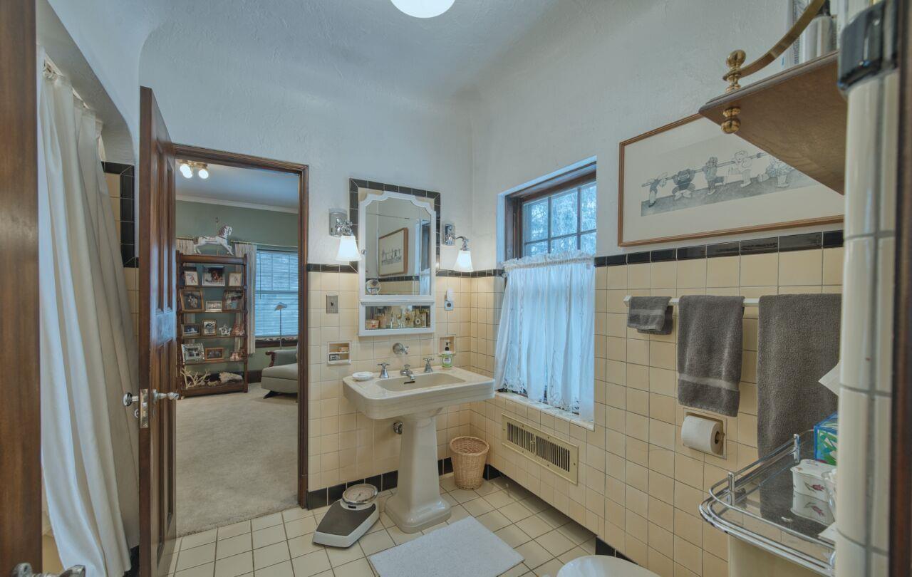 1001 E Howard Street Property Photo 14