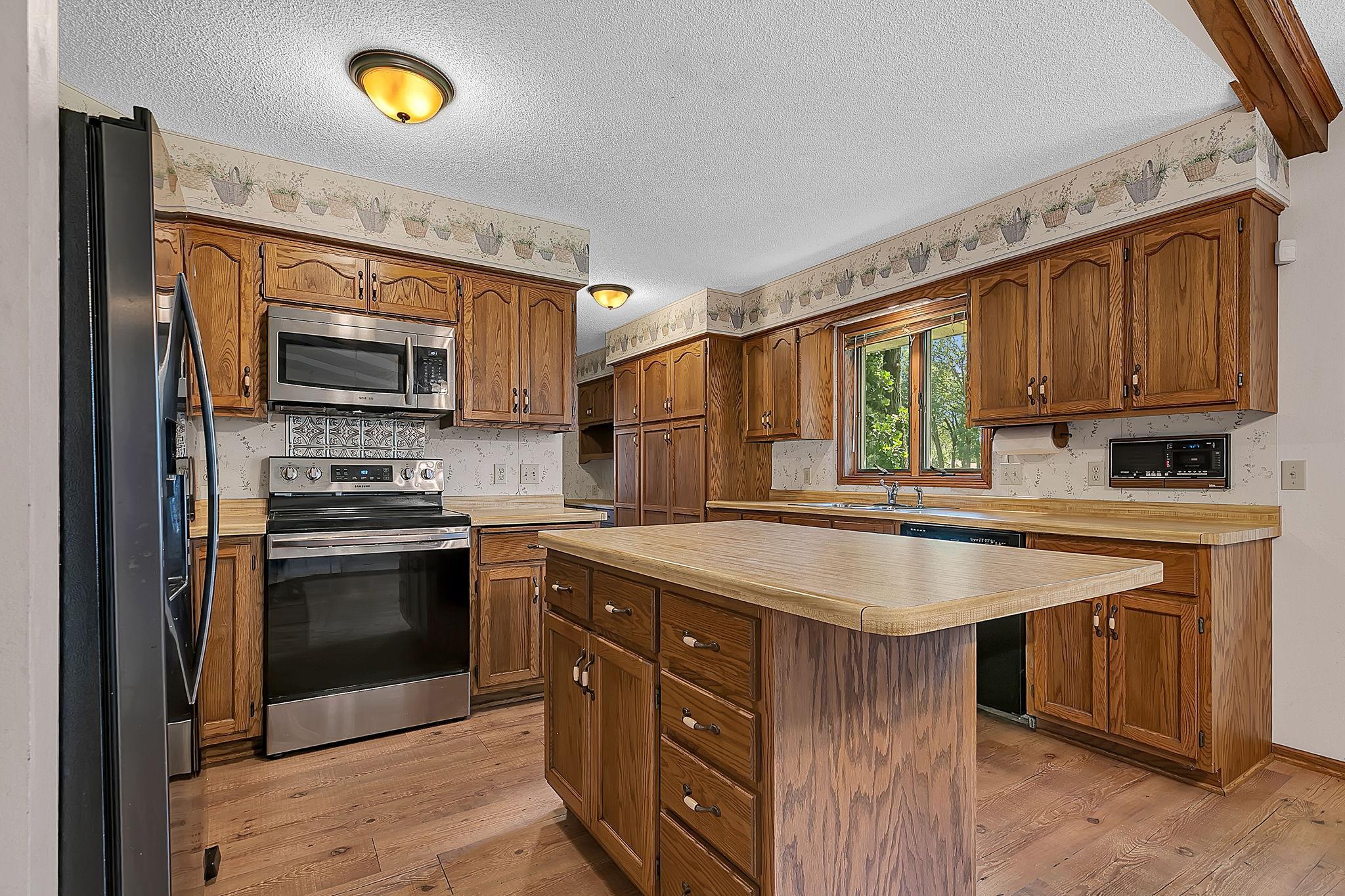 276 Waite Avenue S Property Photo 4