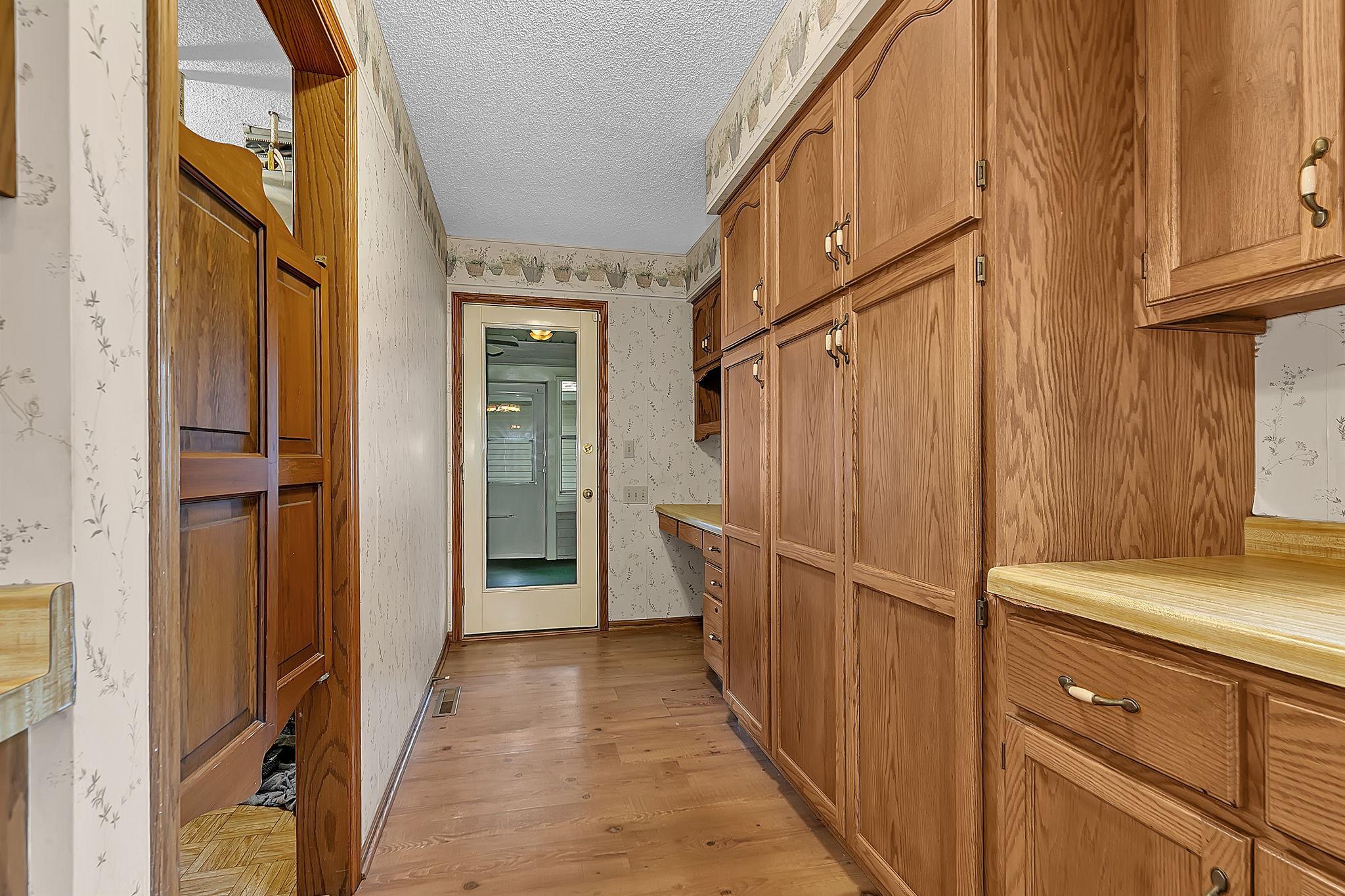 276 Waite Avenue S Property Photo 6