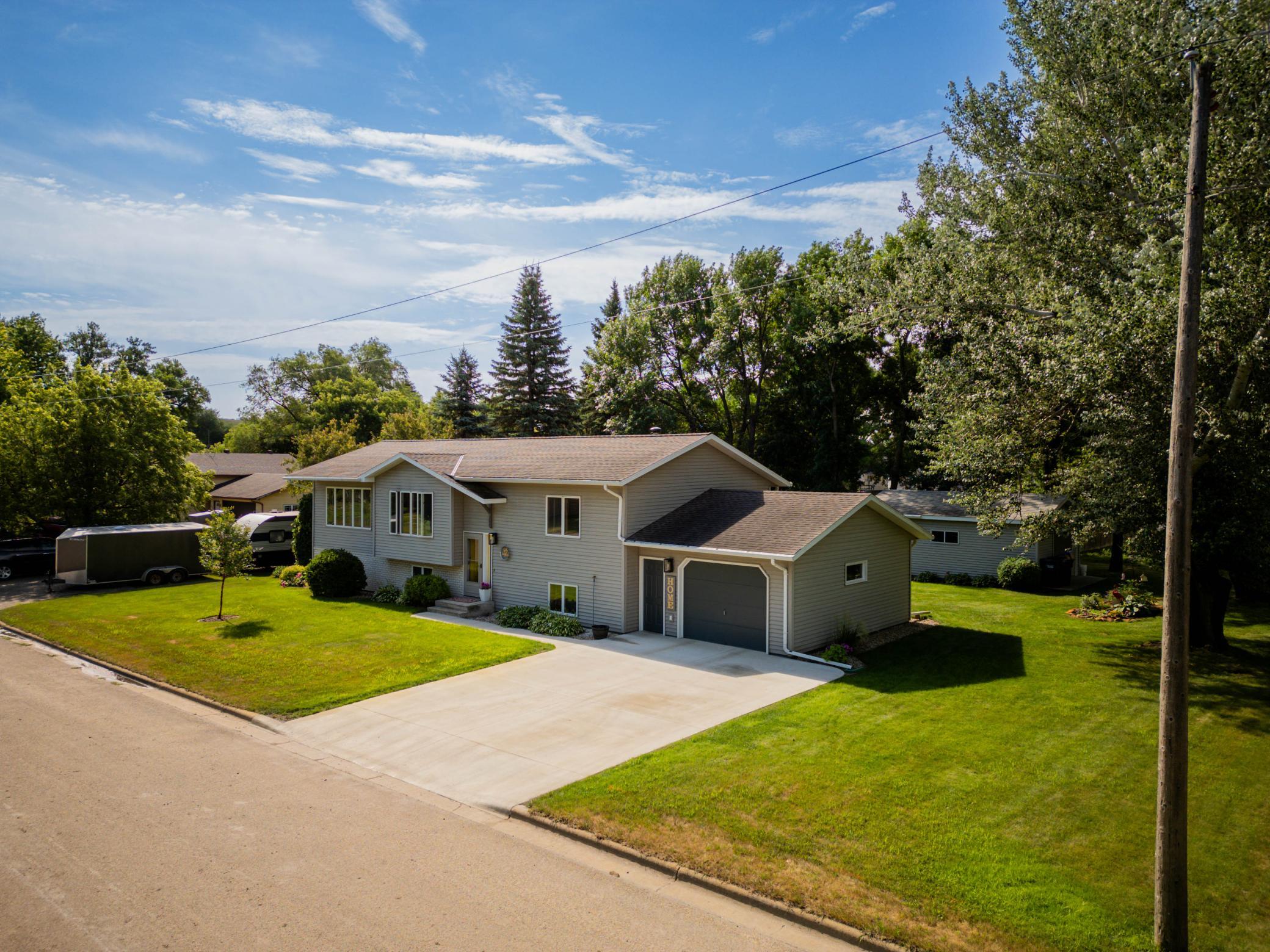 204 8th Avenue E Property Photo 1