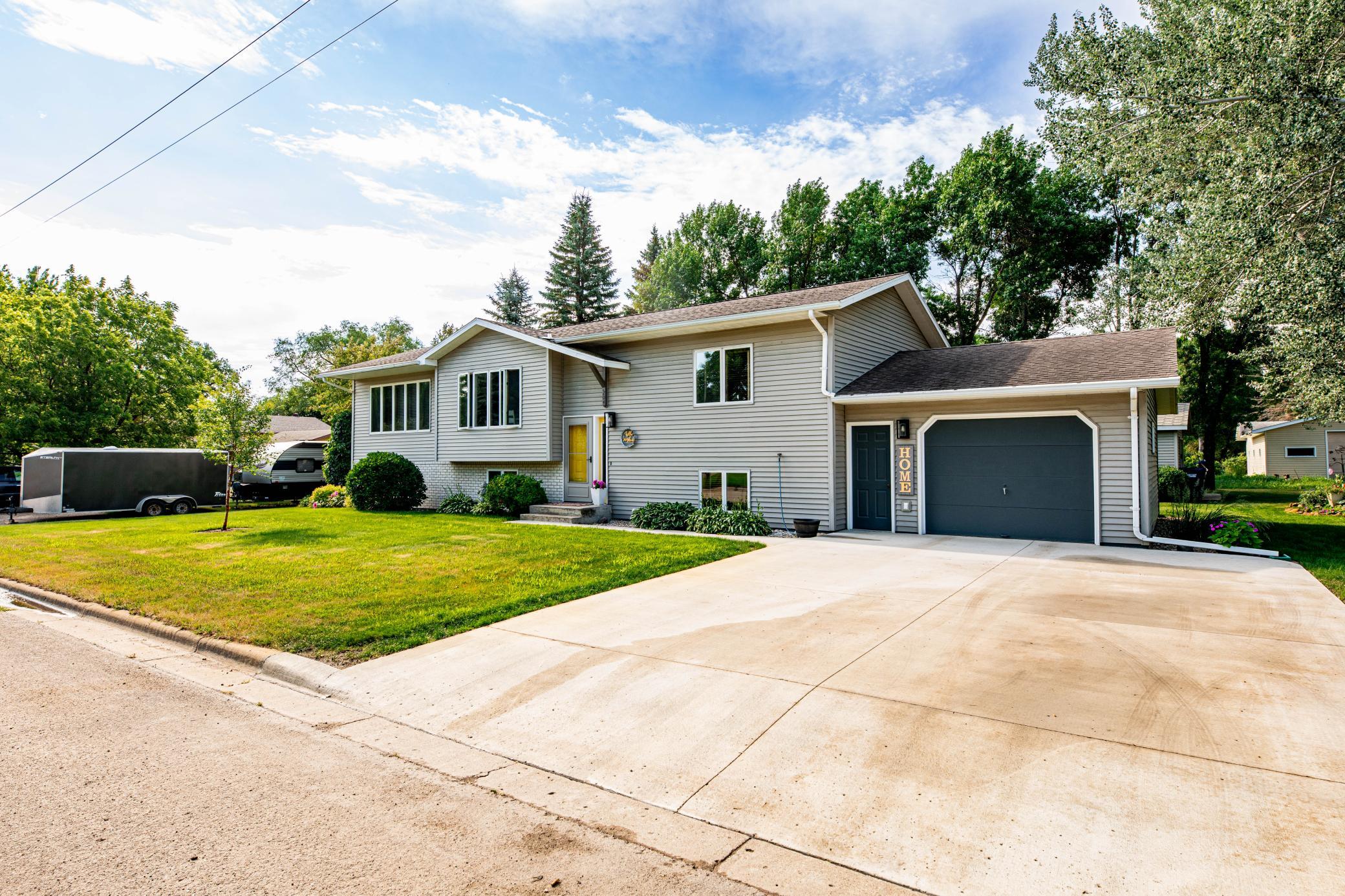 204 8th Avenue E Property Photo 2