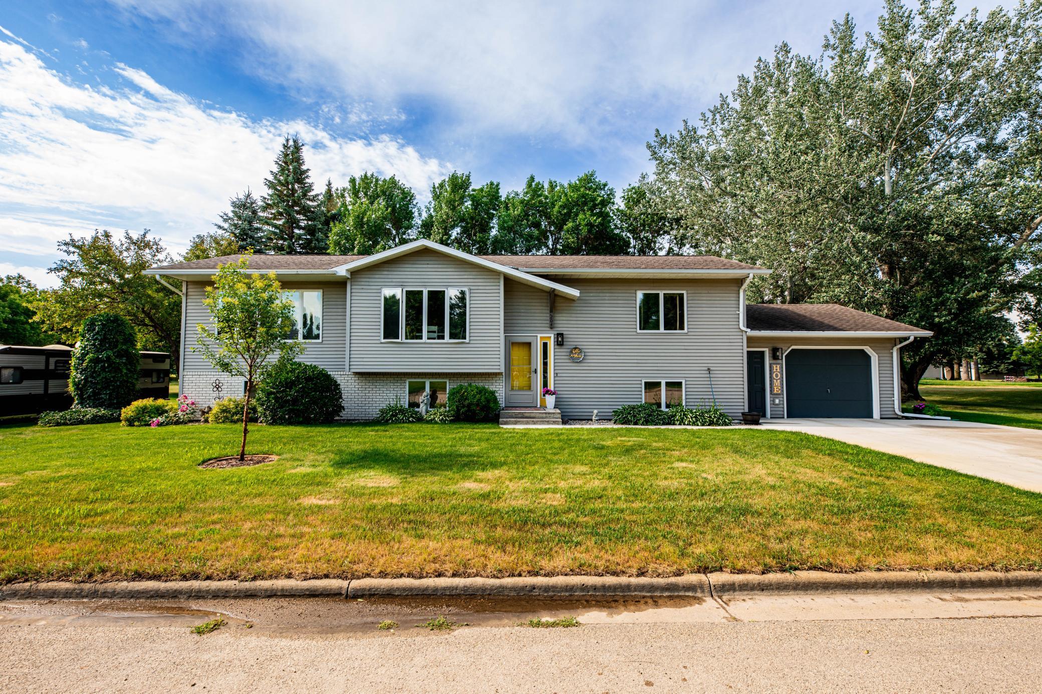 204 8th Avenue E Property Photo 3