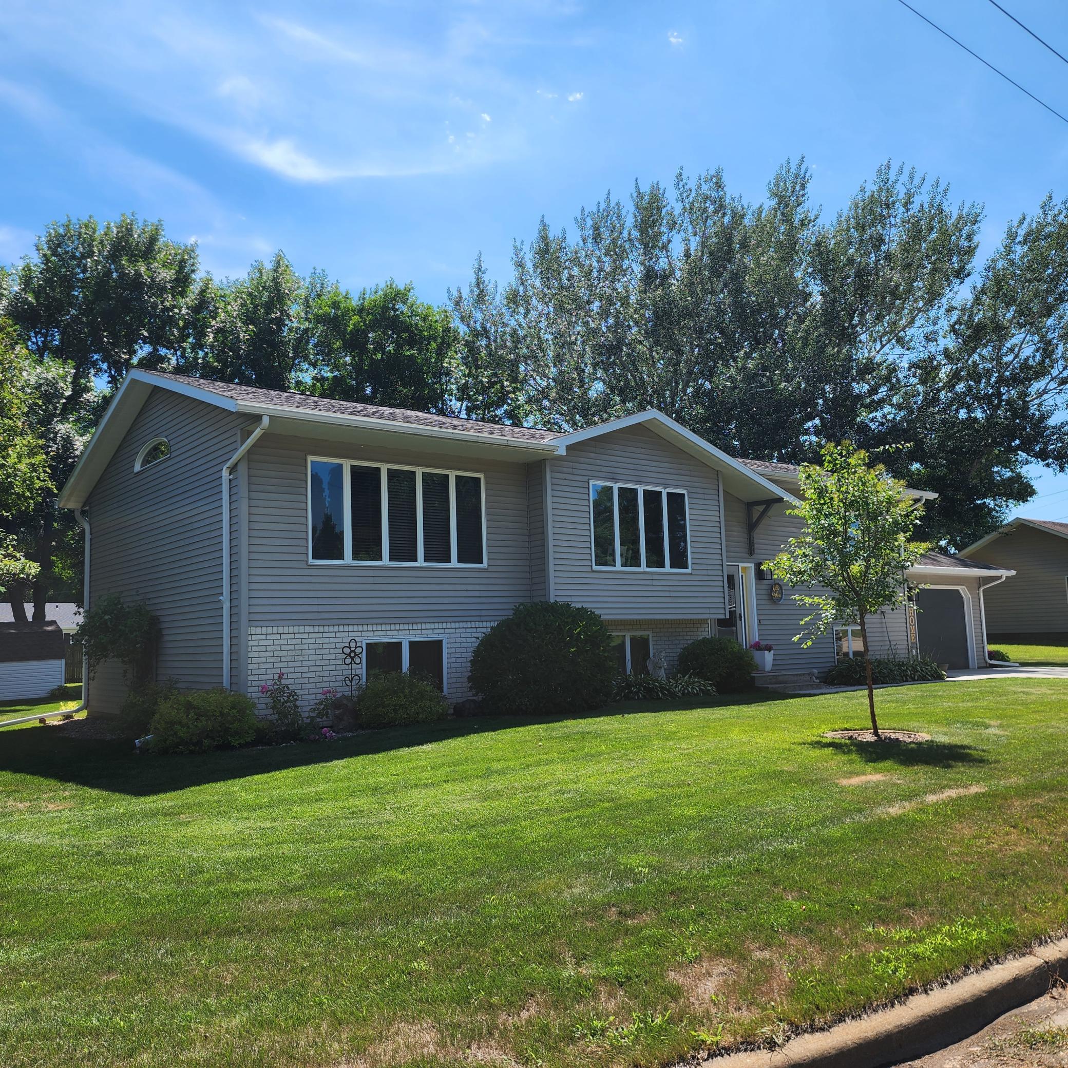 204 8th Avenue E Property Photo 5