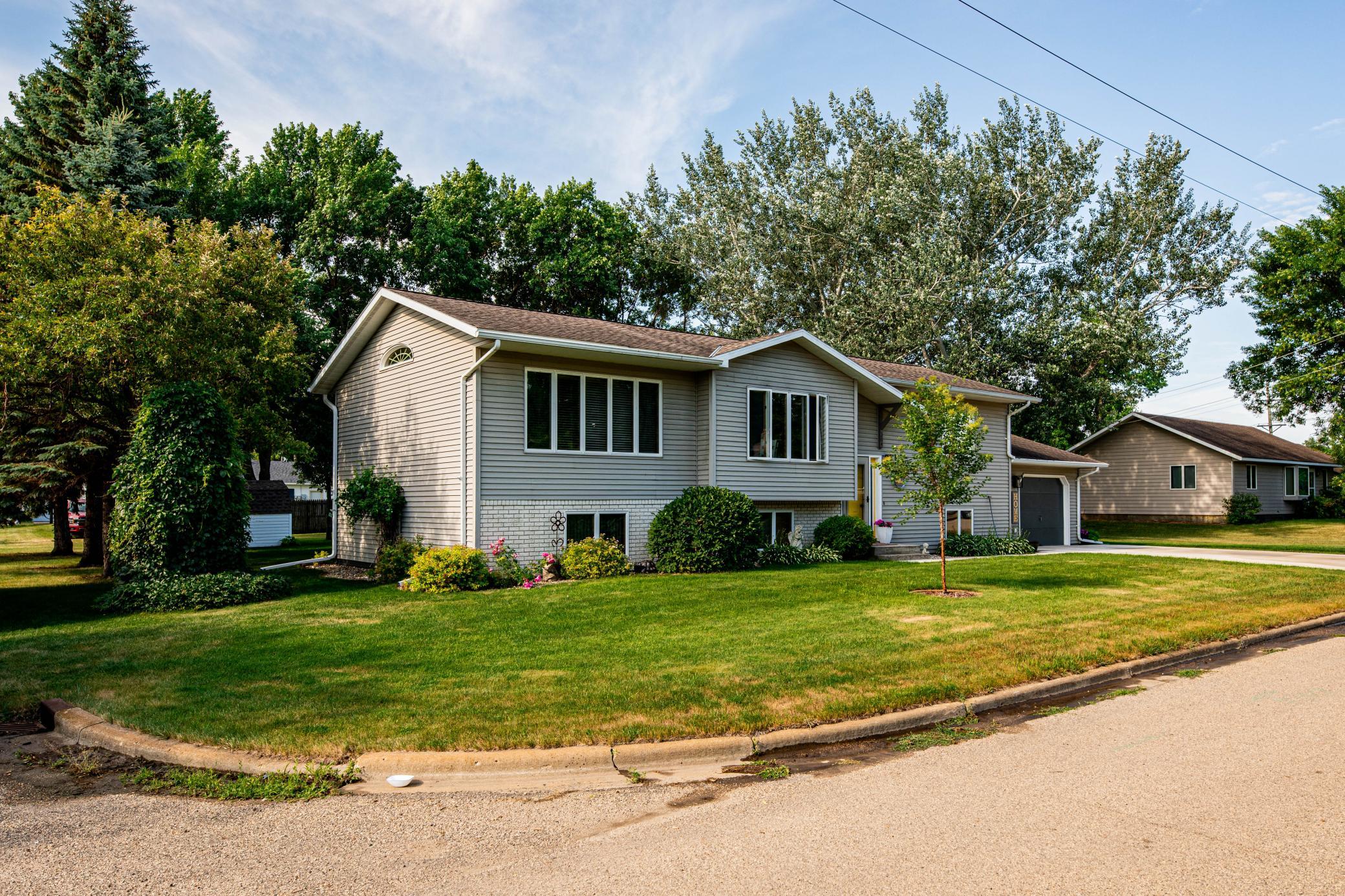 204 8th Avenue E Property Photo 6