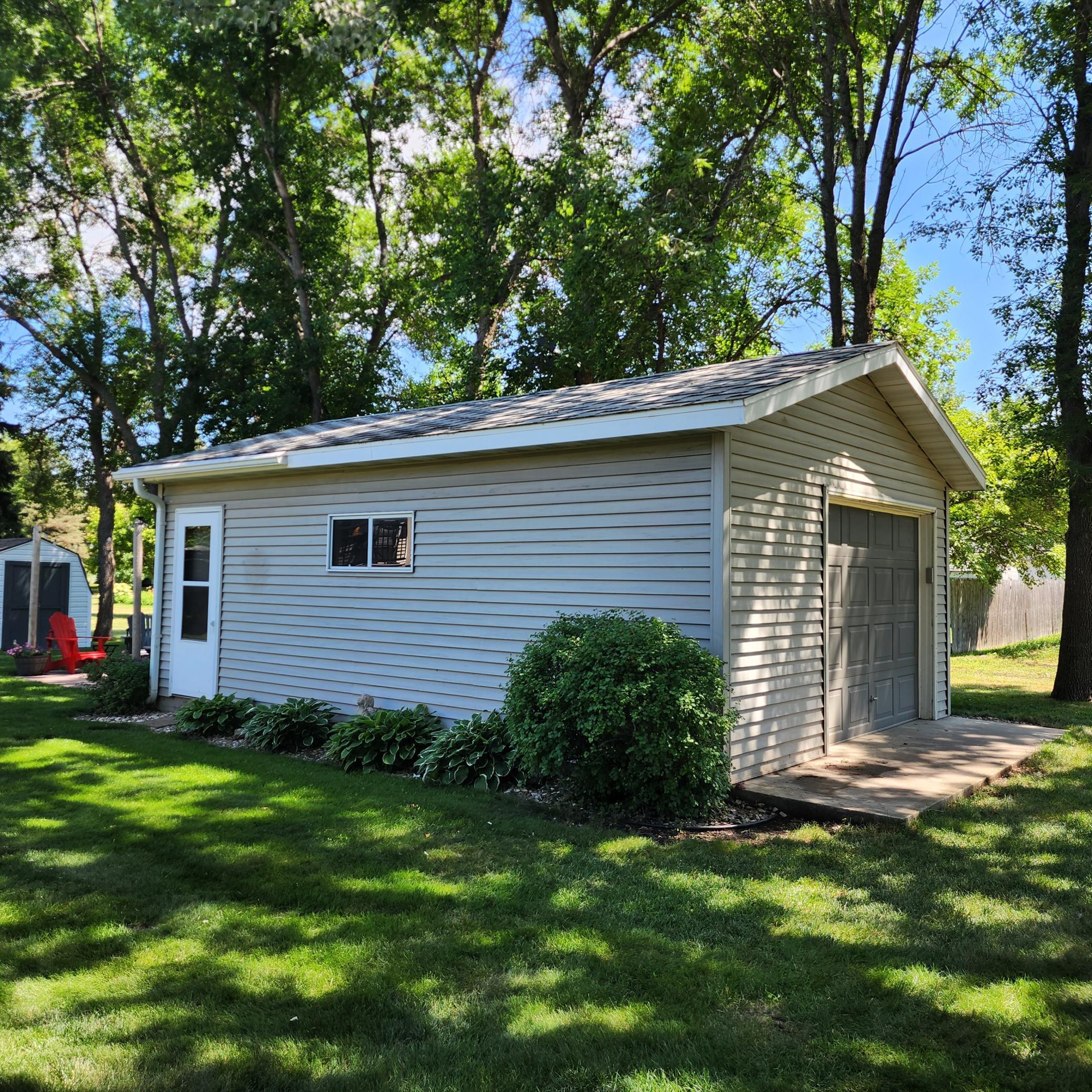 204 8th Avenue E Property Photo 17