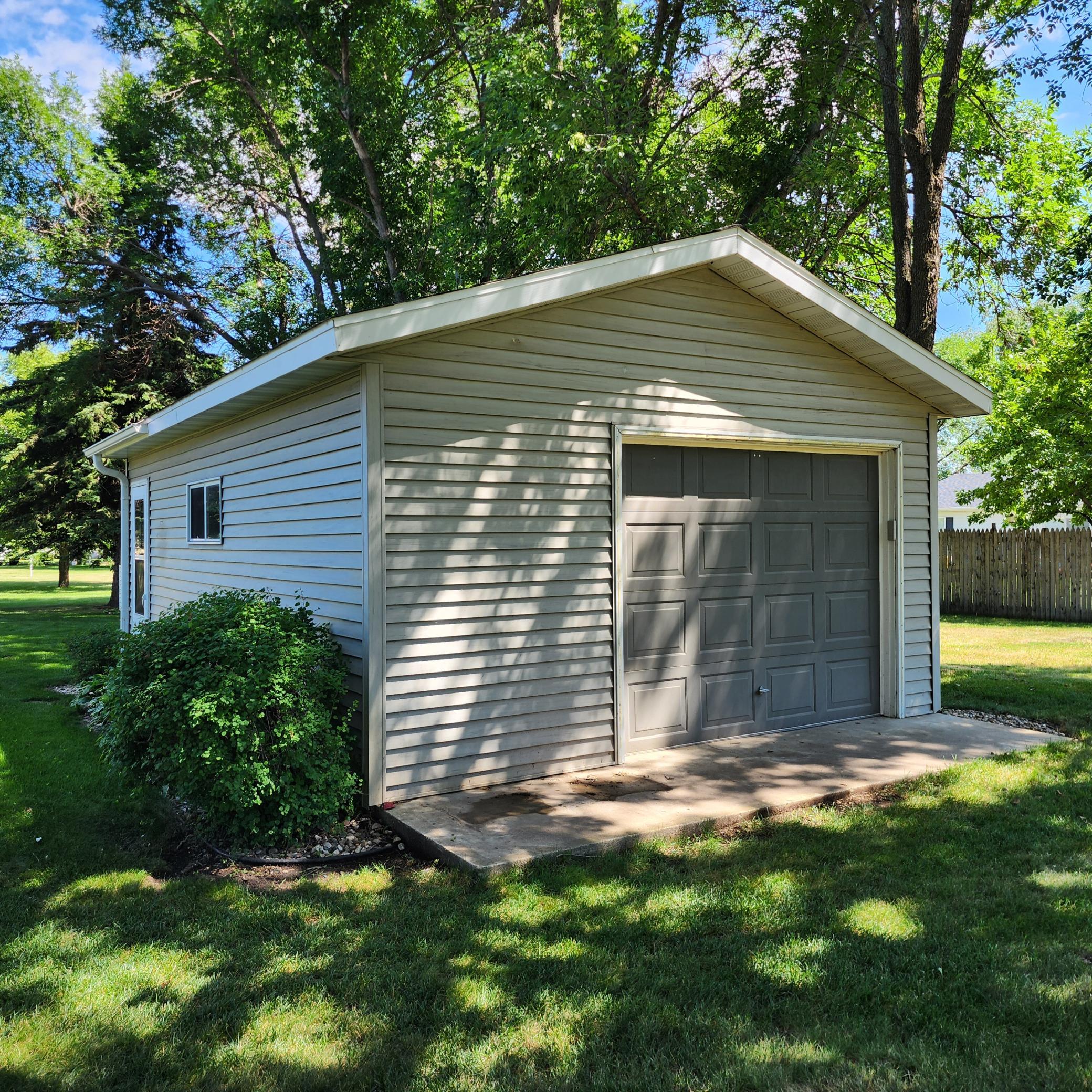 204 8th Avenue E Property Photo 18