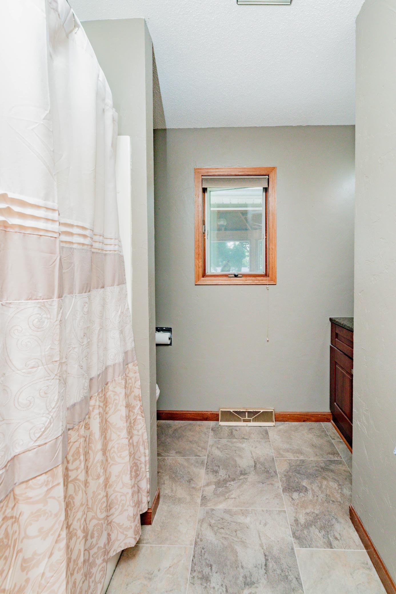 204 8th Avenue E Property Photo 32