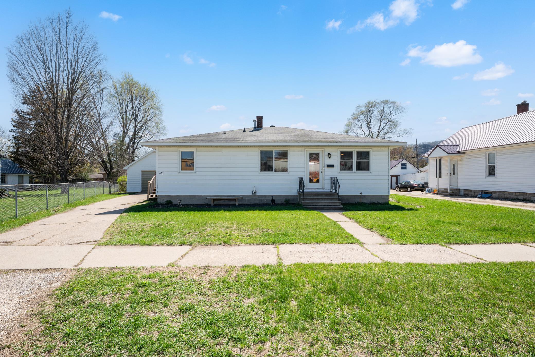 625 E Mark Street Property Photo 1