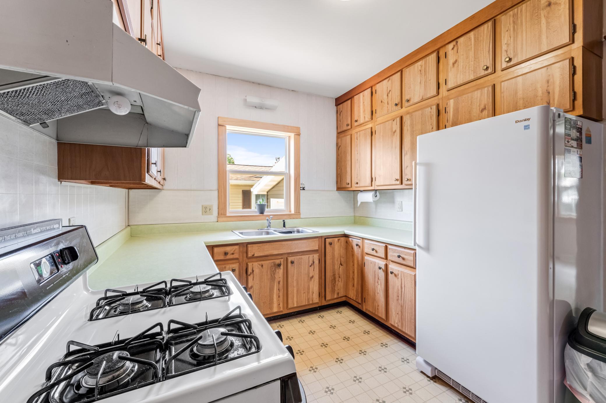 121 E Lincoln Street Property Photo 6