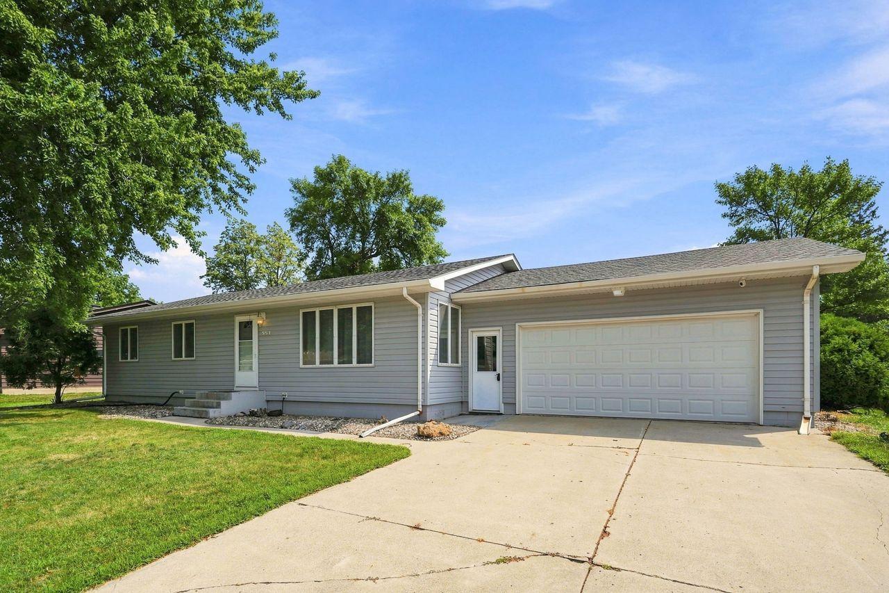 551 6th Street E Property Photo 1